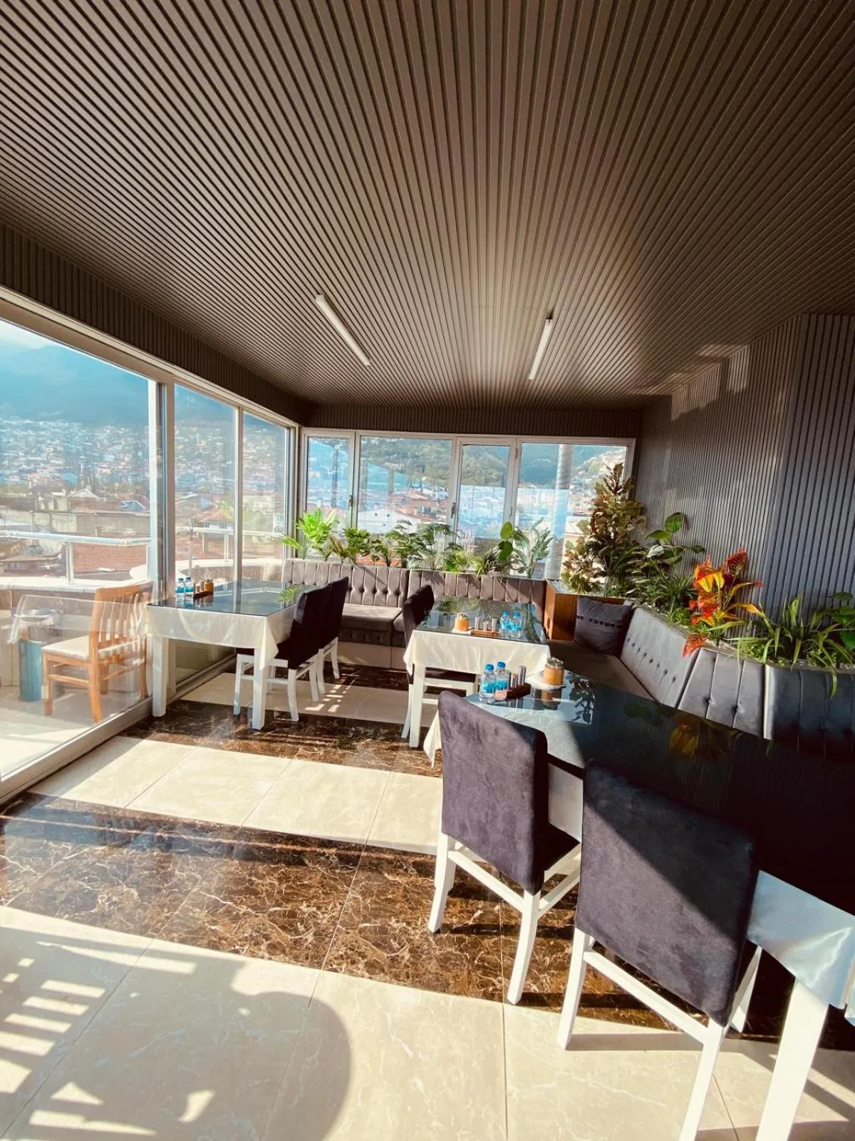 Restaurant/places to eat in Grand Heykel Hotel