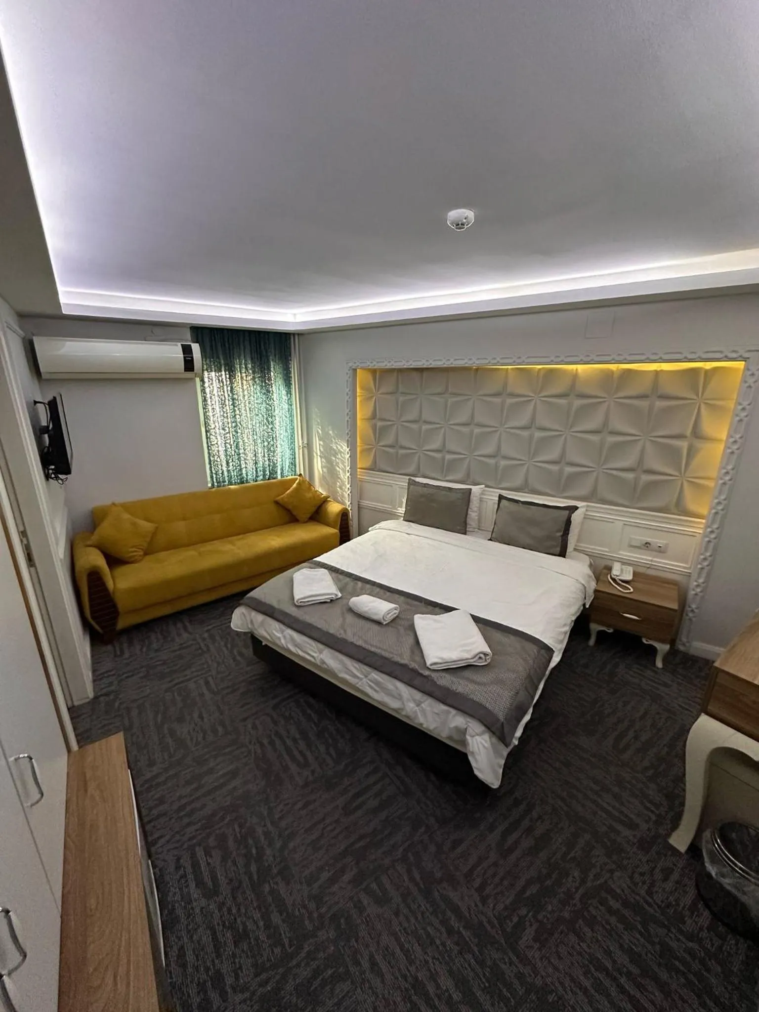 Photo of the whole room, Bed in Grand Heykel Hotel