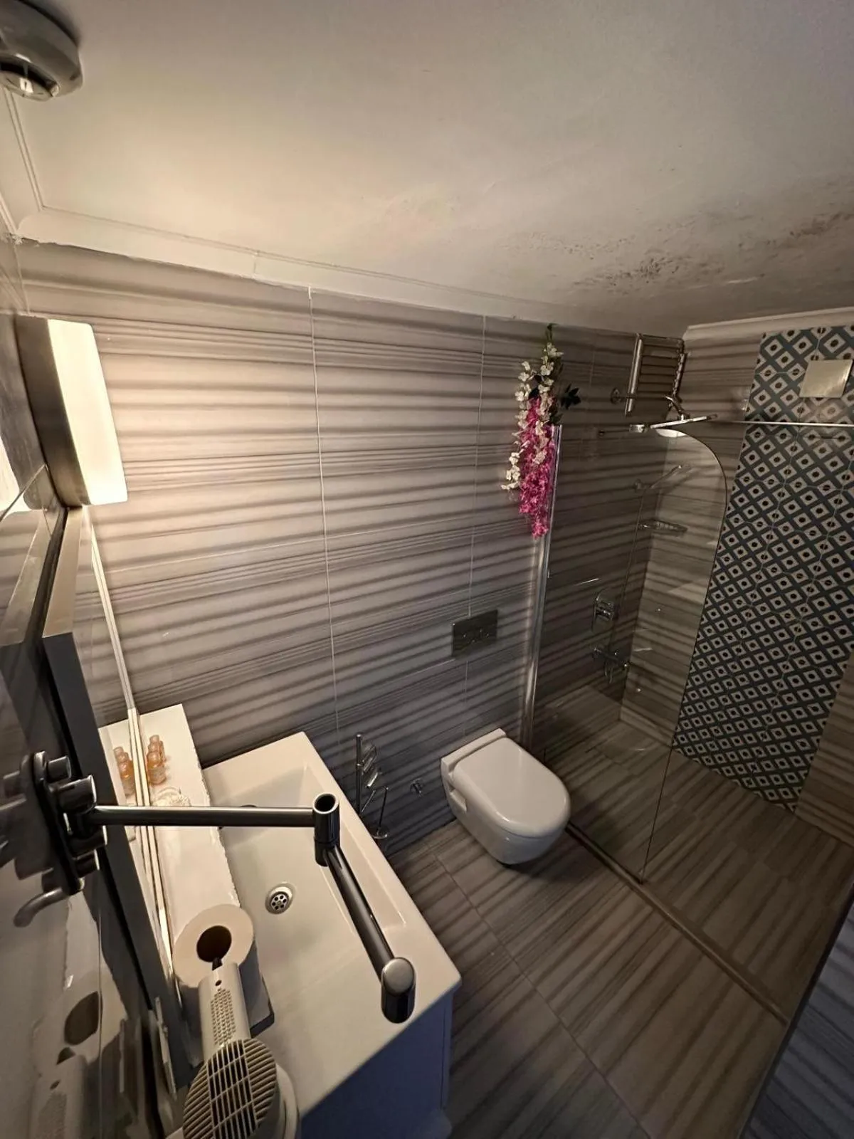 Bathroom in Grand Heykel Hotel