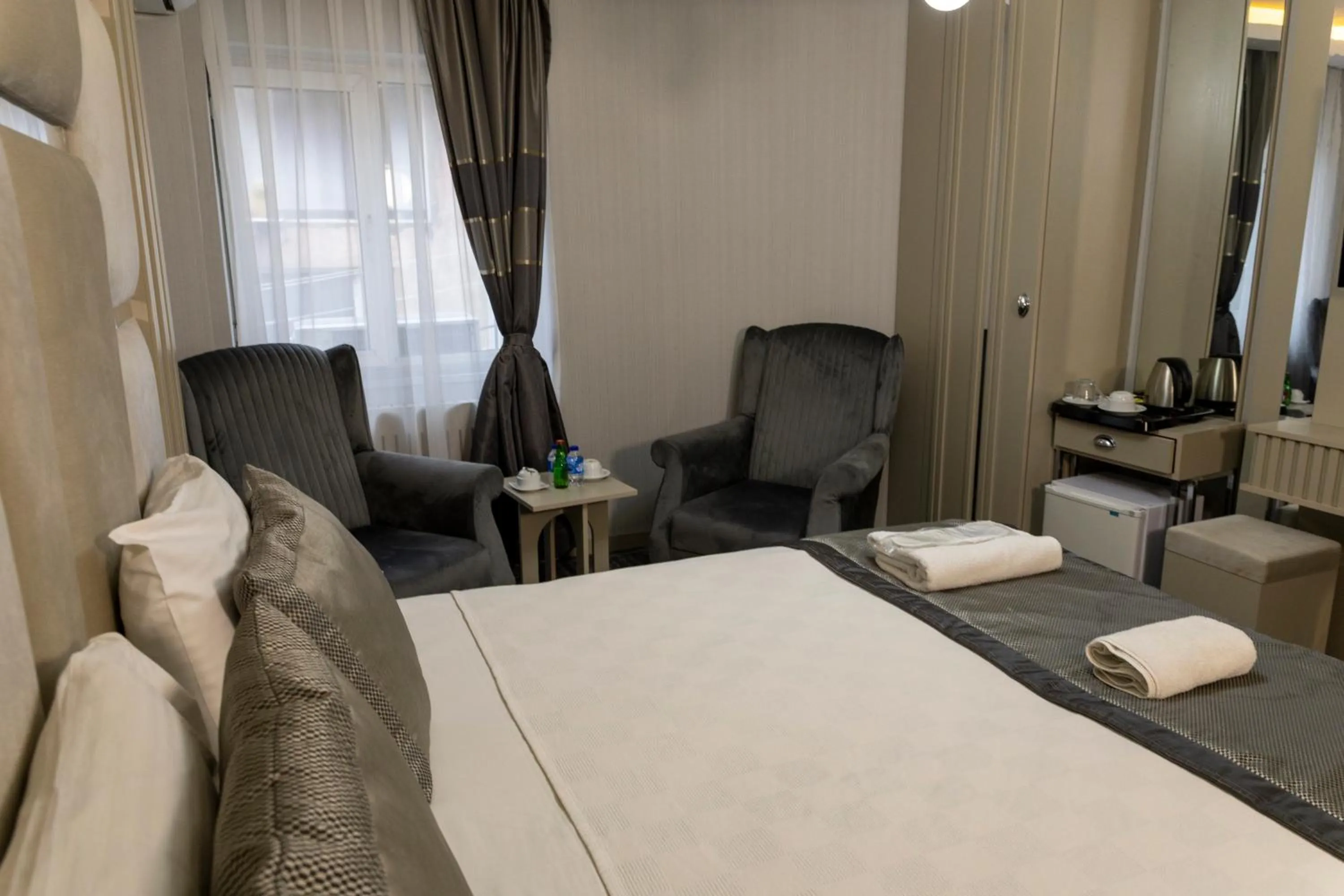 Photo of the whole room, Bed in Grand Heykel Hotel