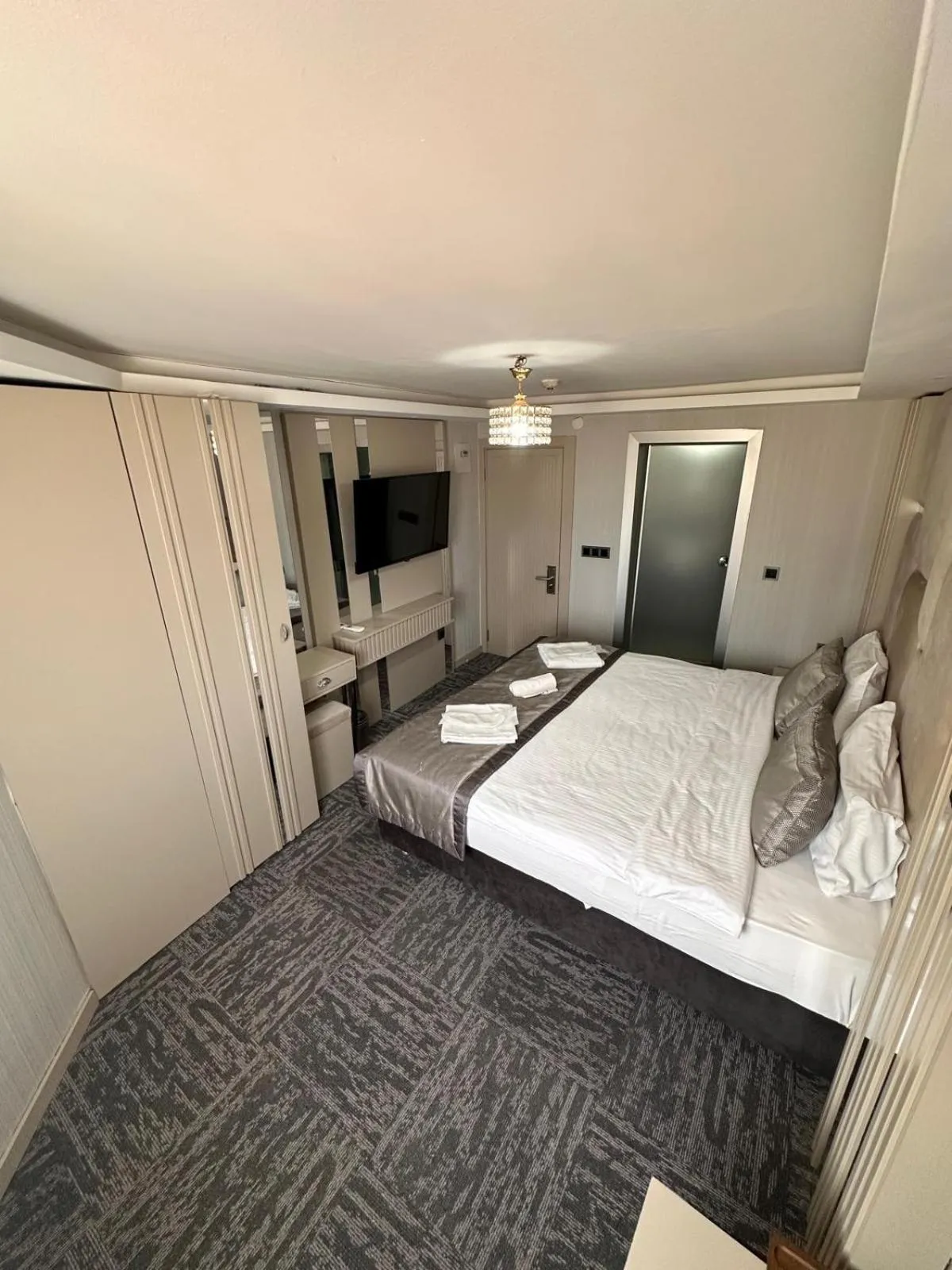 Photo of the whole room, Bed in Grand Heykel Hotel