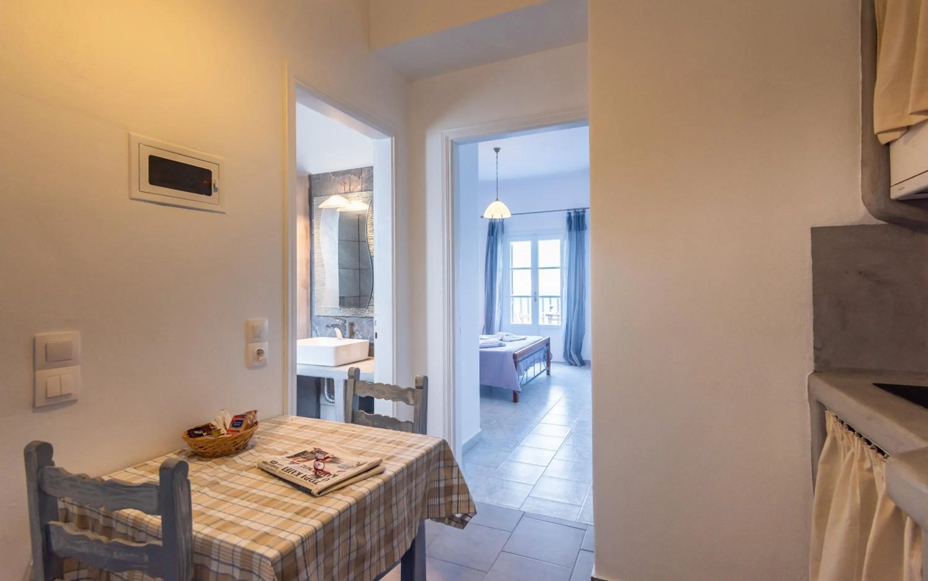 Kitchen or kitchenette, Bed in Polyegos View