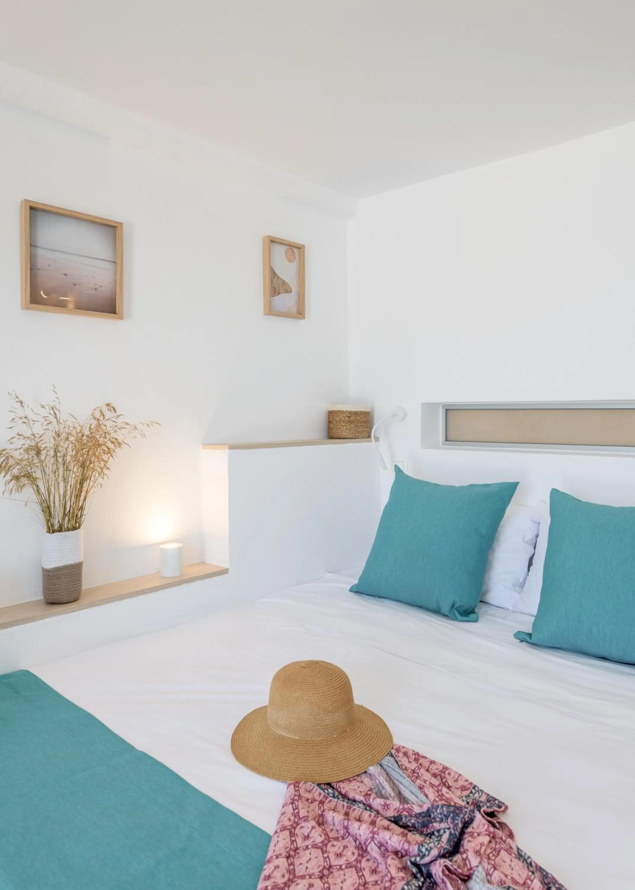 Bed in Polyegos View