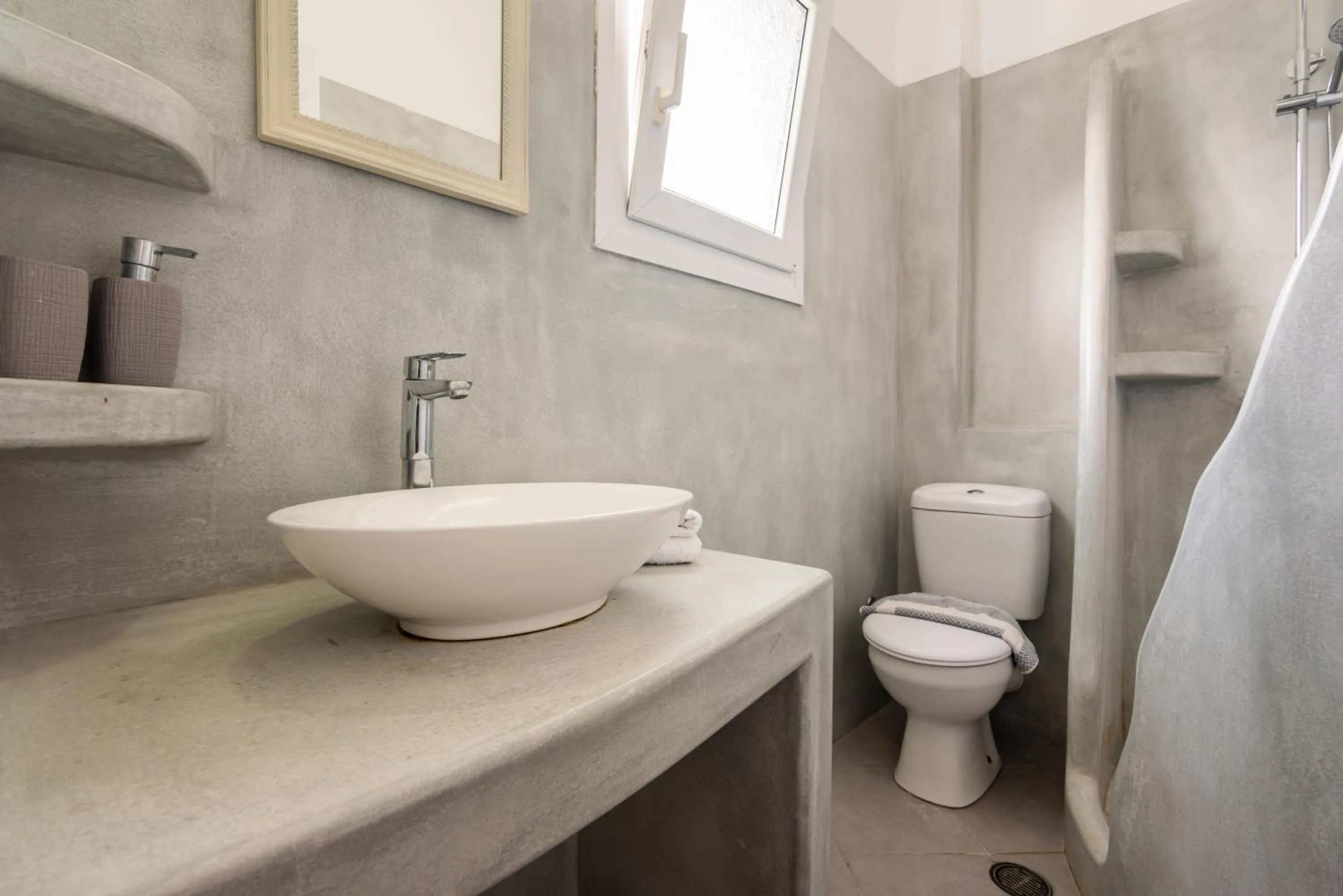 Bathroom in Polyegos View