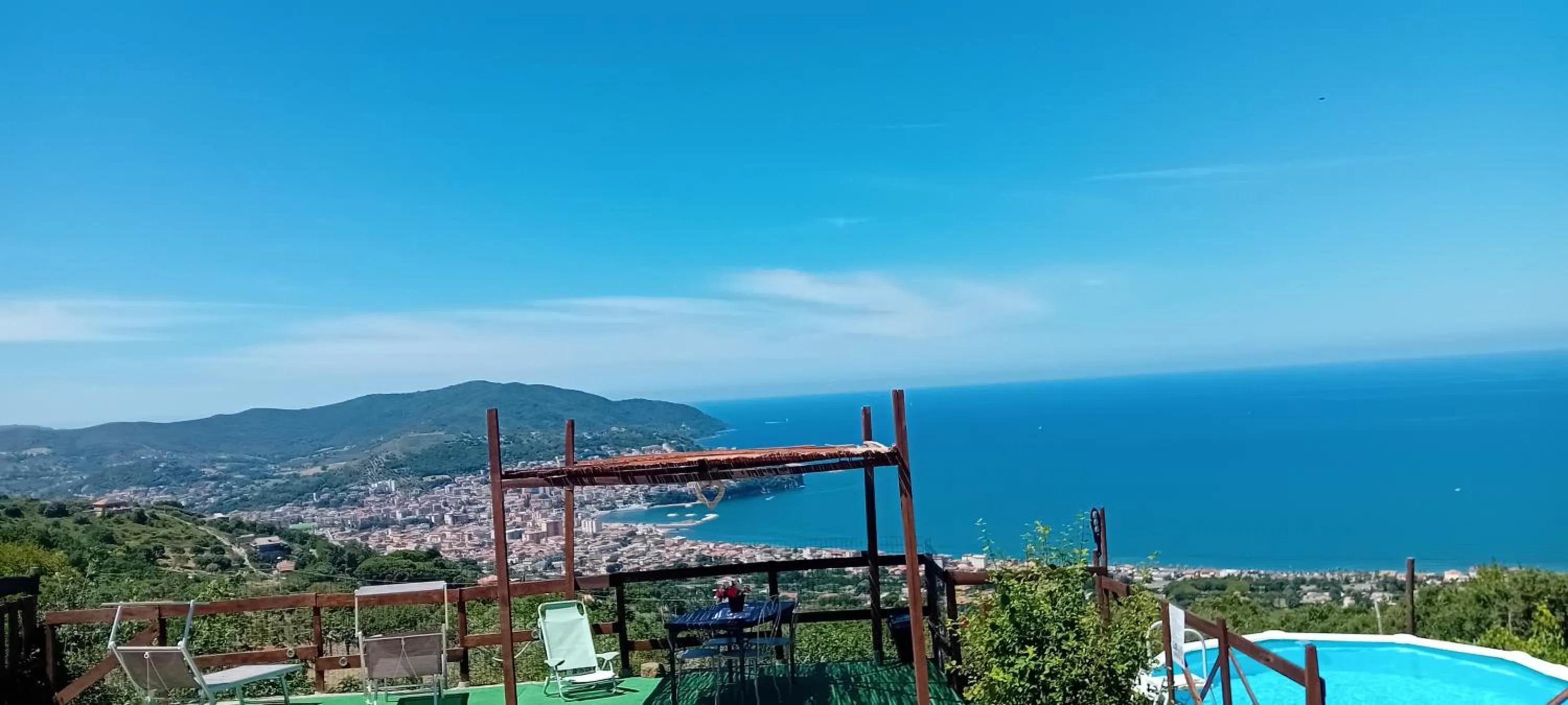 Natural landscape in Una terrazza sul mare