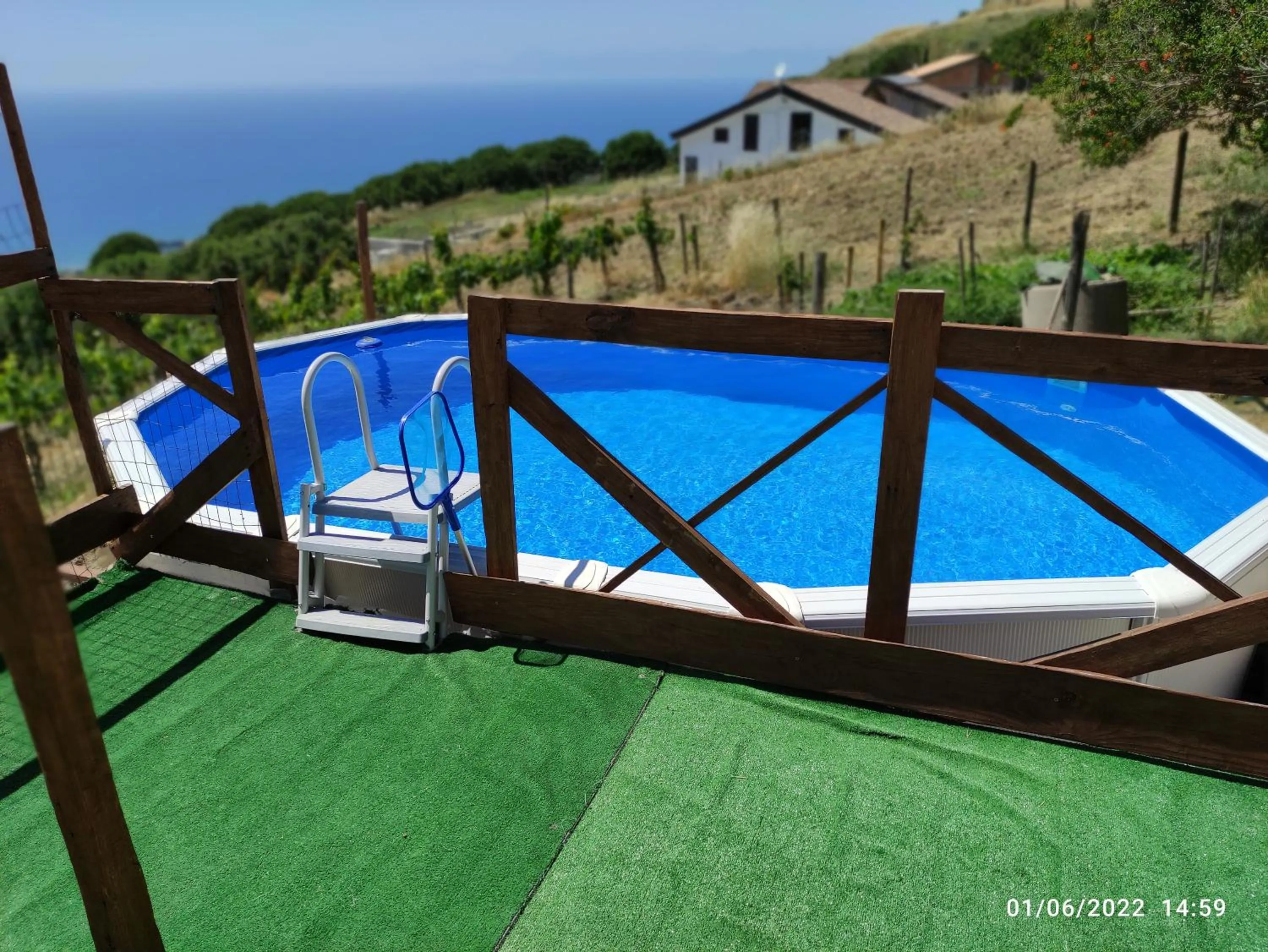 Pool view in Una terrazza sul mare