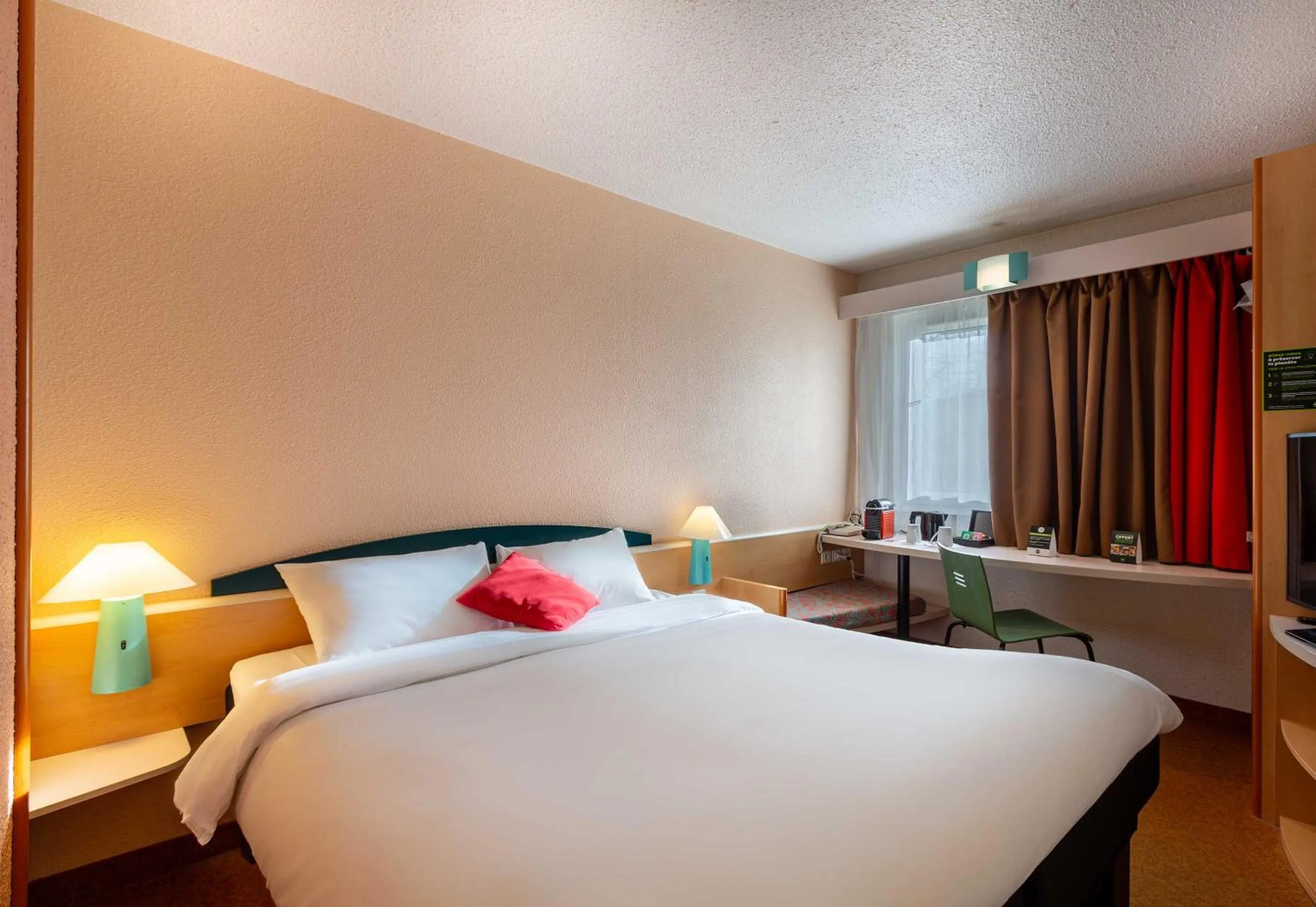 Photo of the whole room, Bed in ibis Blois Vallée Maillard