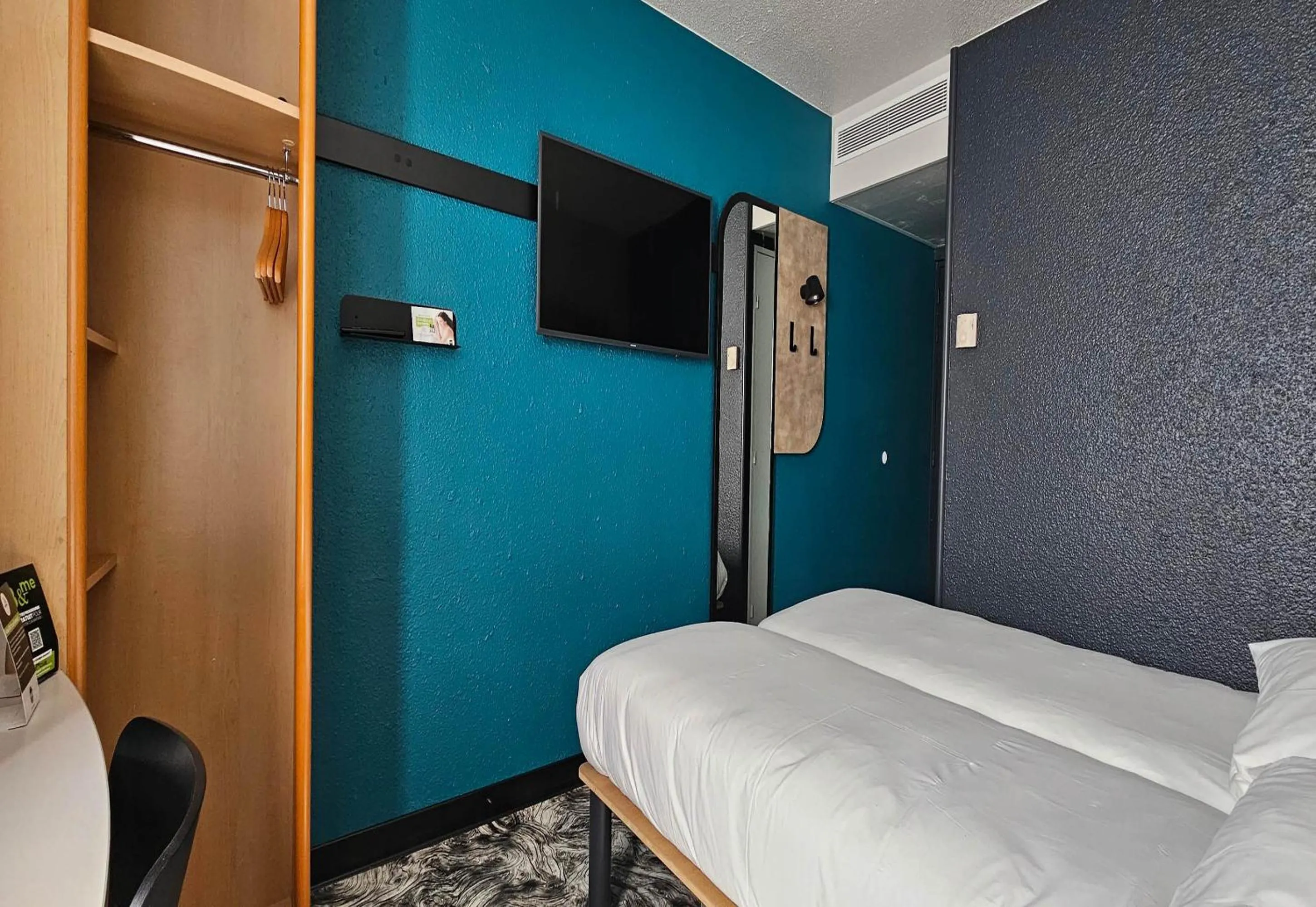 Bedroom, Bed in B&B HOTEL Blois Nord Vallée Maillard