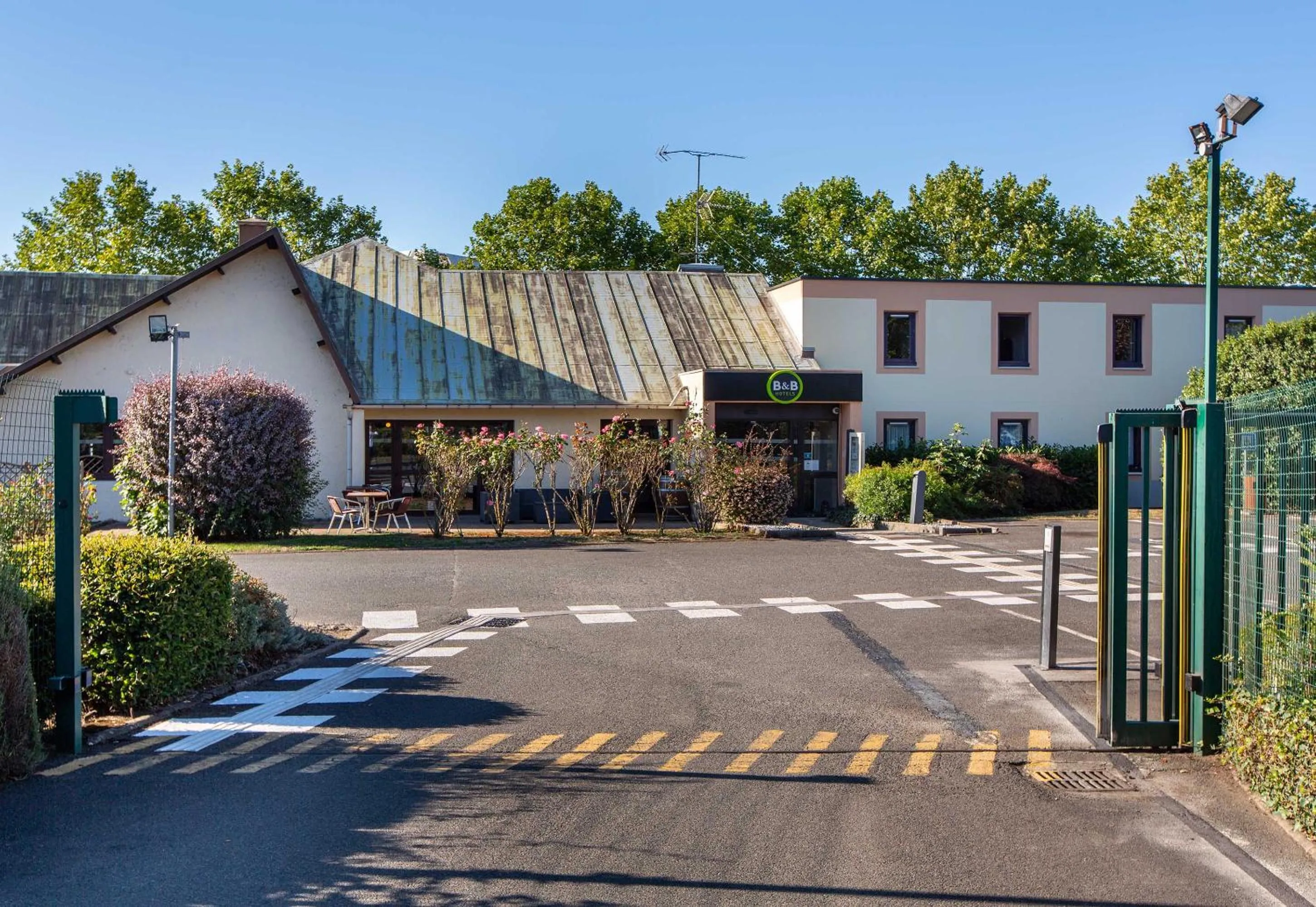 Property building in B&B HOTEL Blois Nord Vallée Maillard