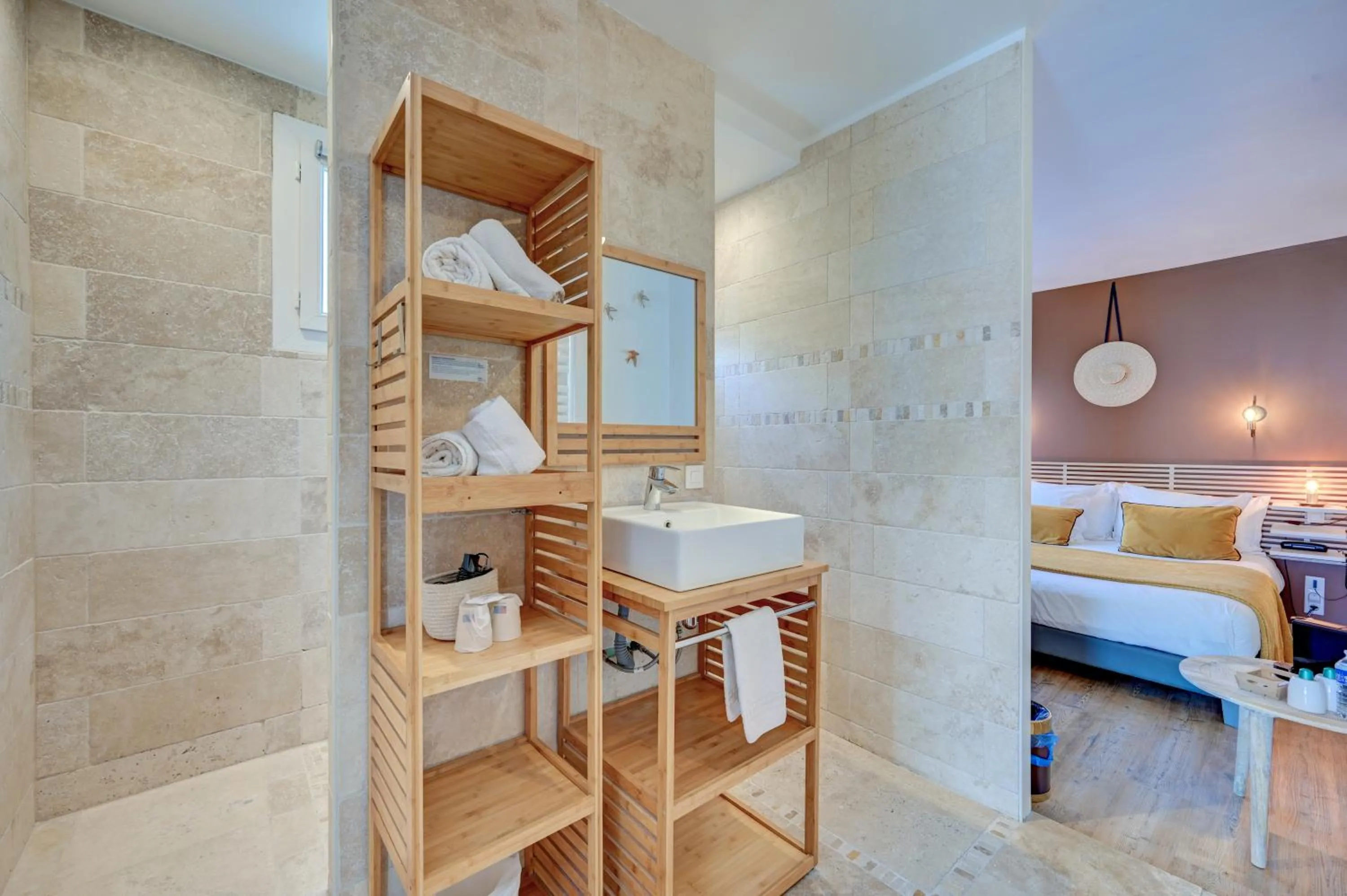 Bed in The Originals Boutique, Clair Hôtel, Martigues