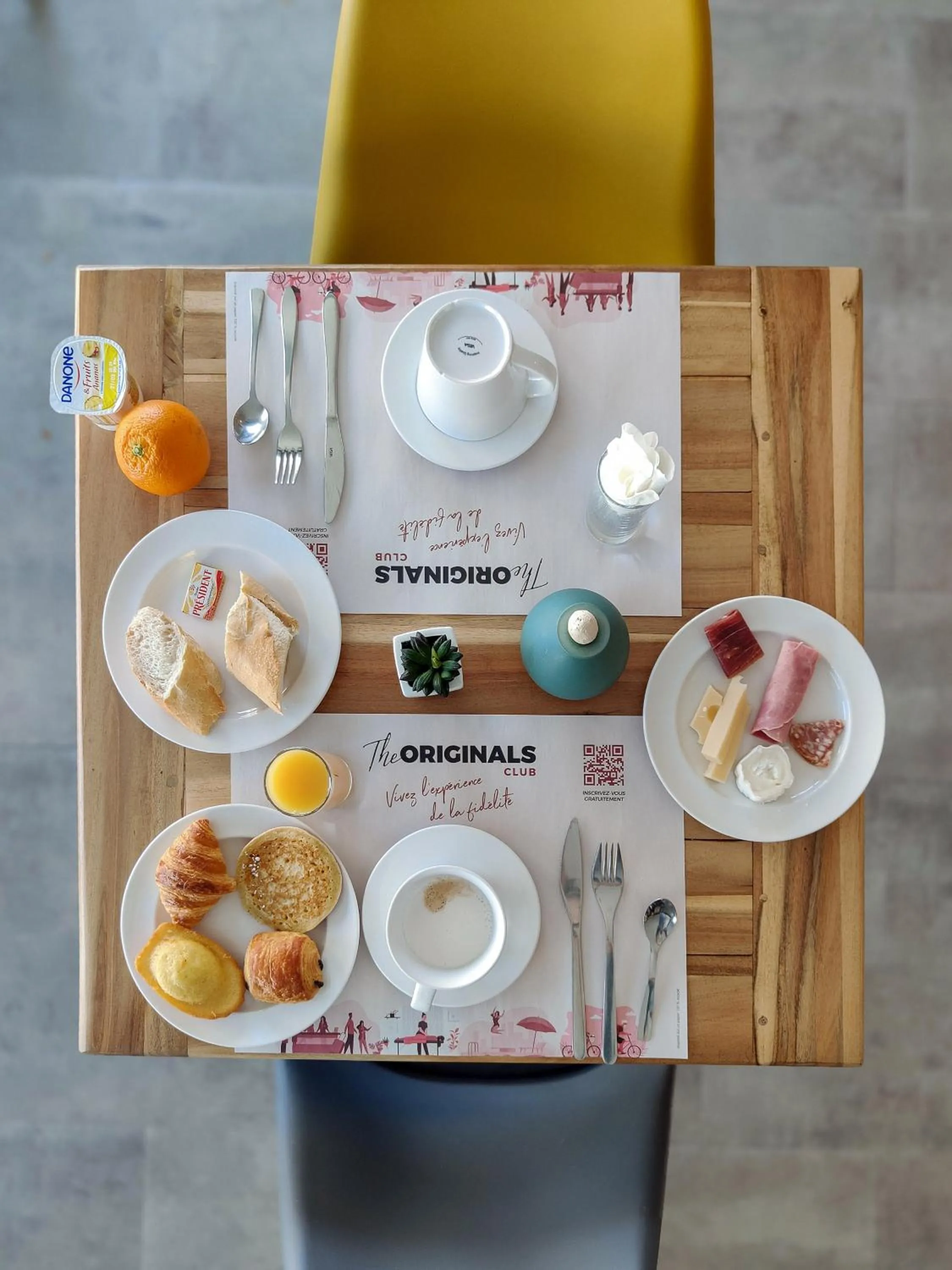 Breakfast in The Originals Boutique, Clair Hôtel, Martigues