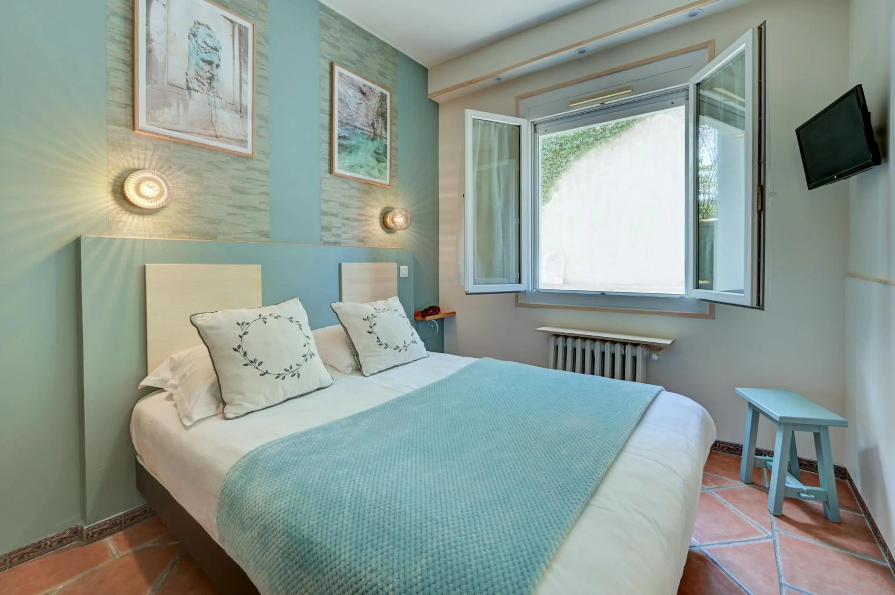 Bed in The Originals Boutique, Clair Hôtel, Martigues
