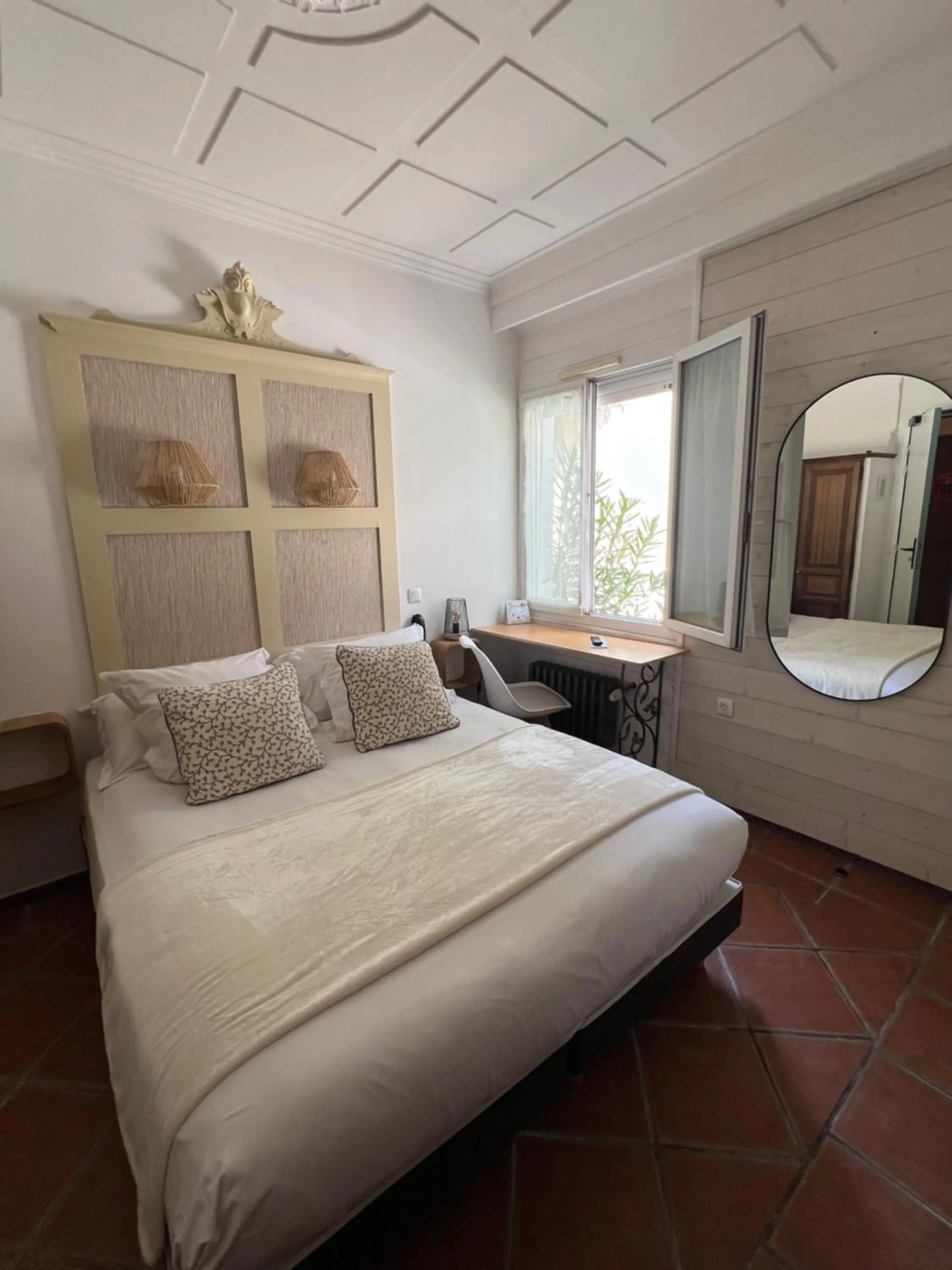 Bed in The Originals Boutique, Clair Hôtel, Martigues