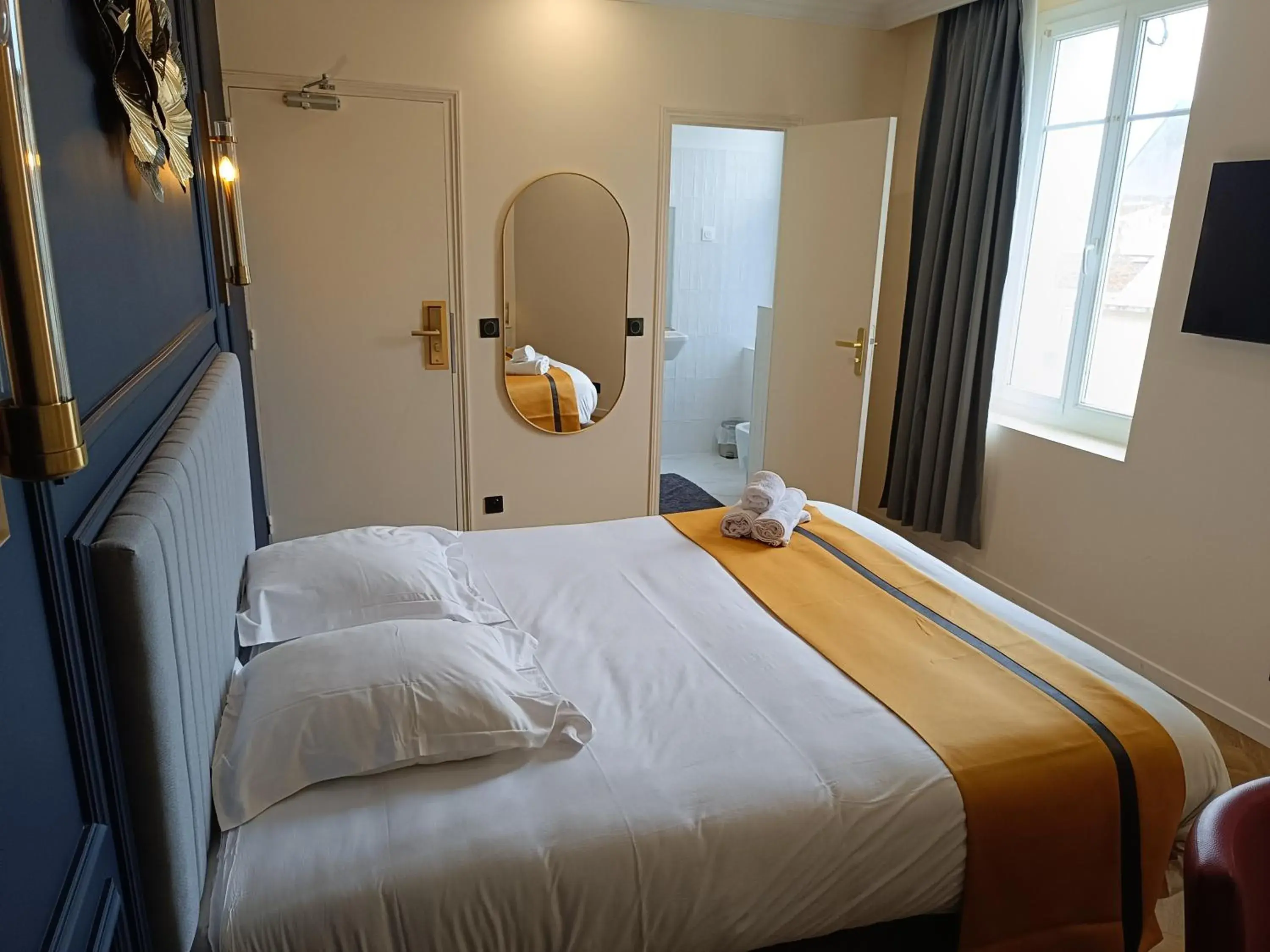 Bed in The Originals Boutique, Hôtel d'Angleterre, Fécamp Bed in The Originals Boutique, Hôtel d'Angleterre, Fécamp