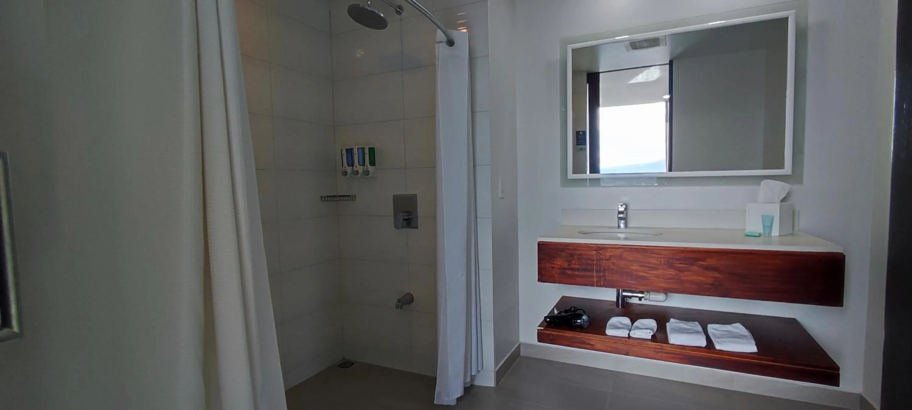 Bathroom in D Sabana Hotel San José