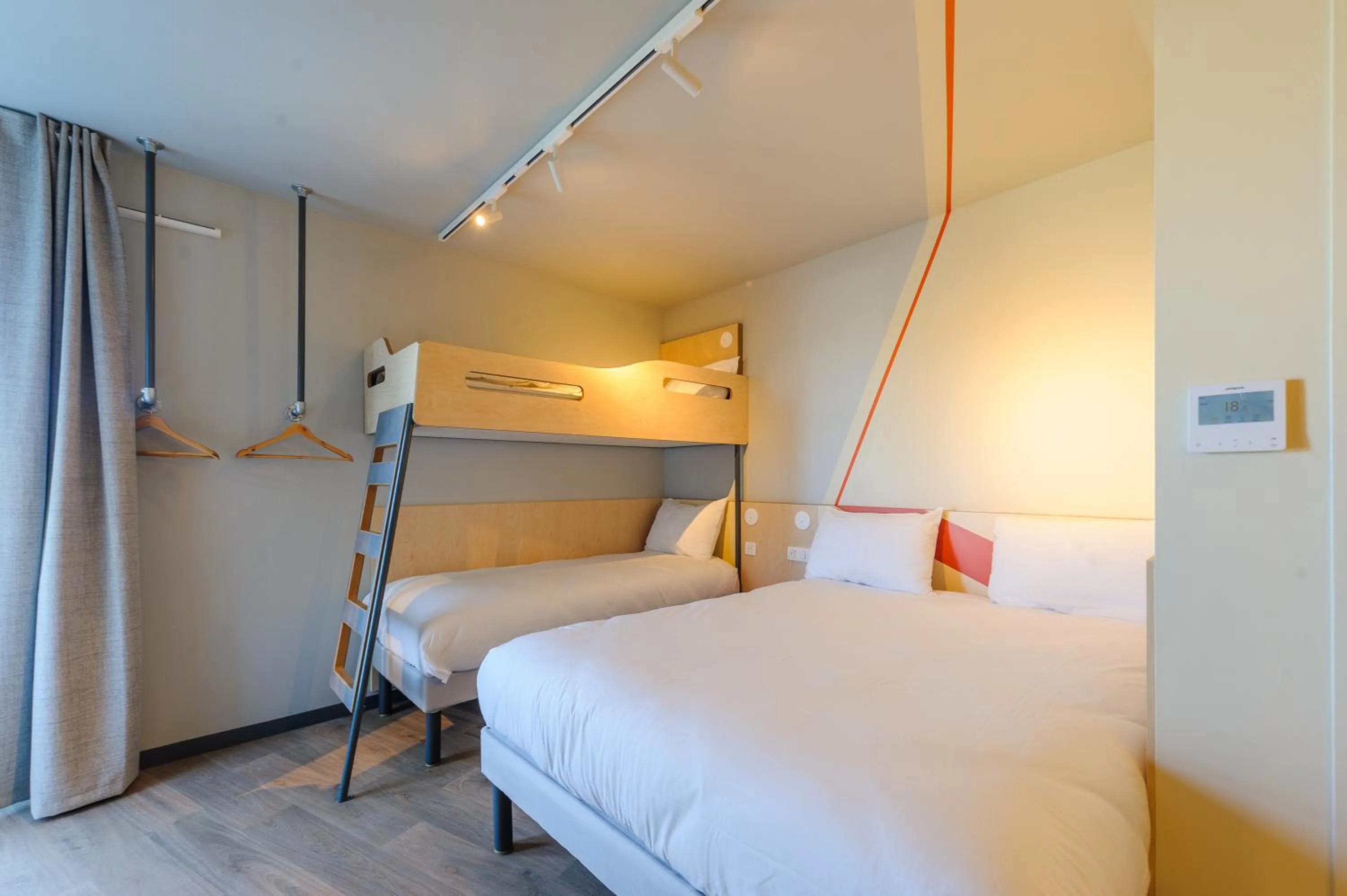 Bed in Ibis Budget La Rochelle Puilboreau