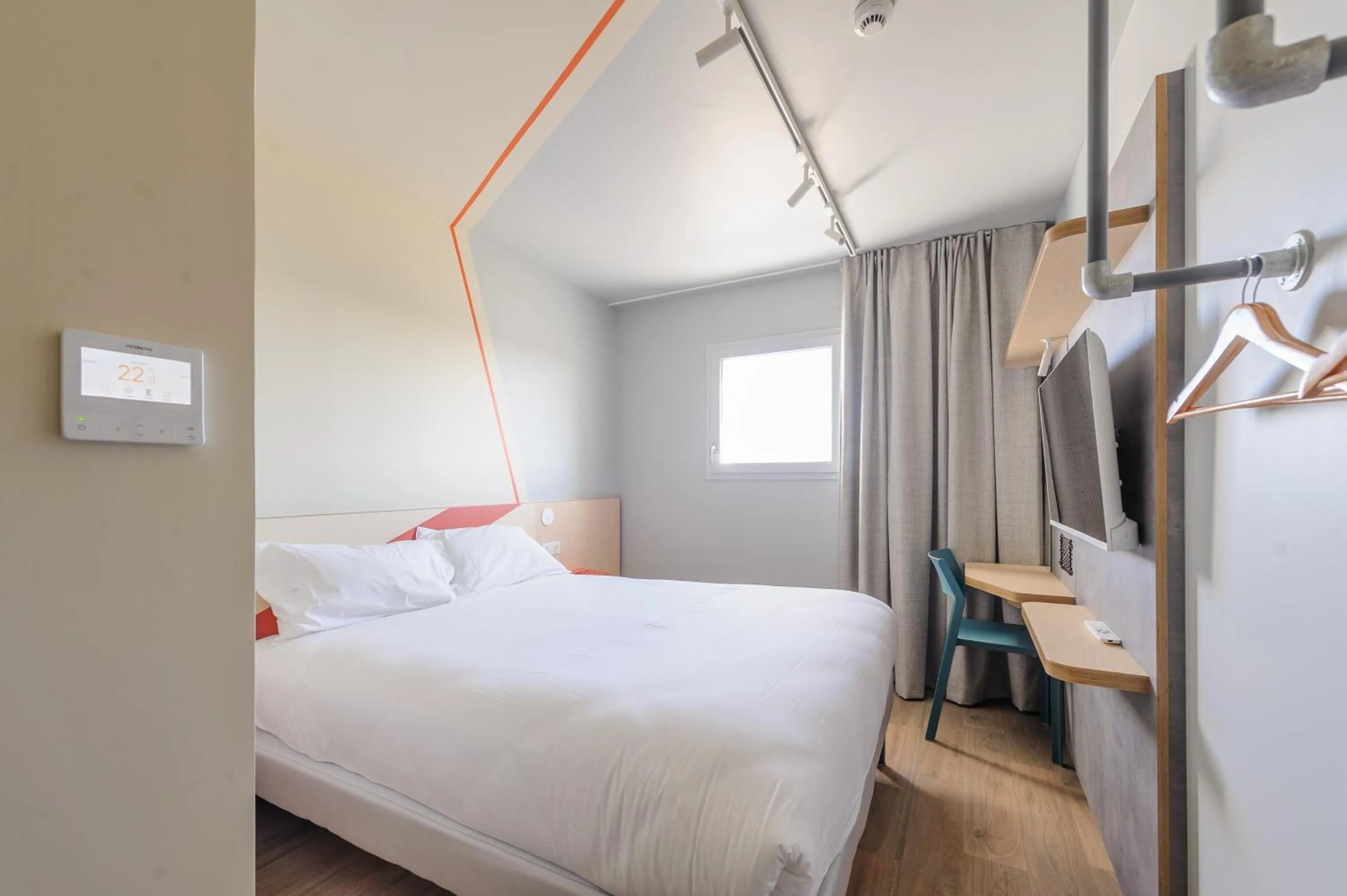 Bed in Ibis Budget La Rochelle Puilboreau