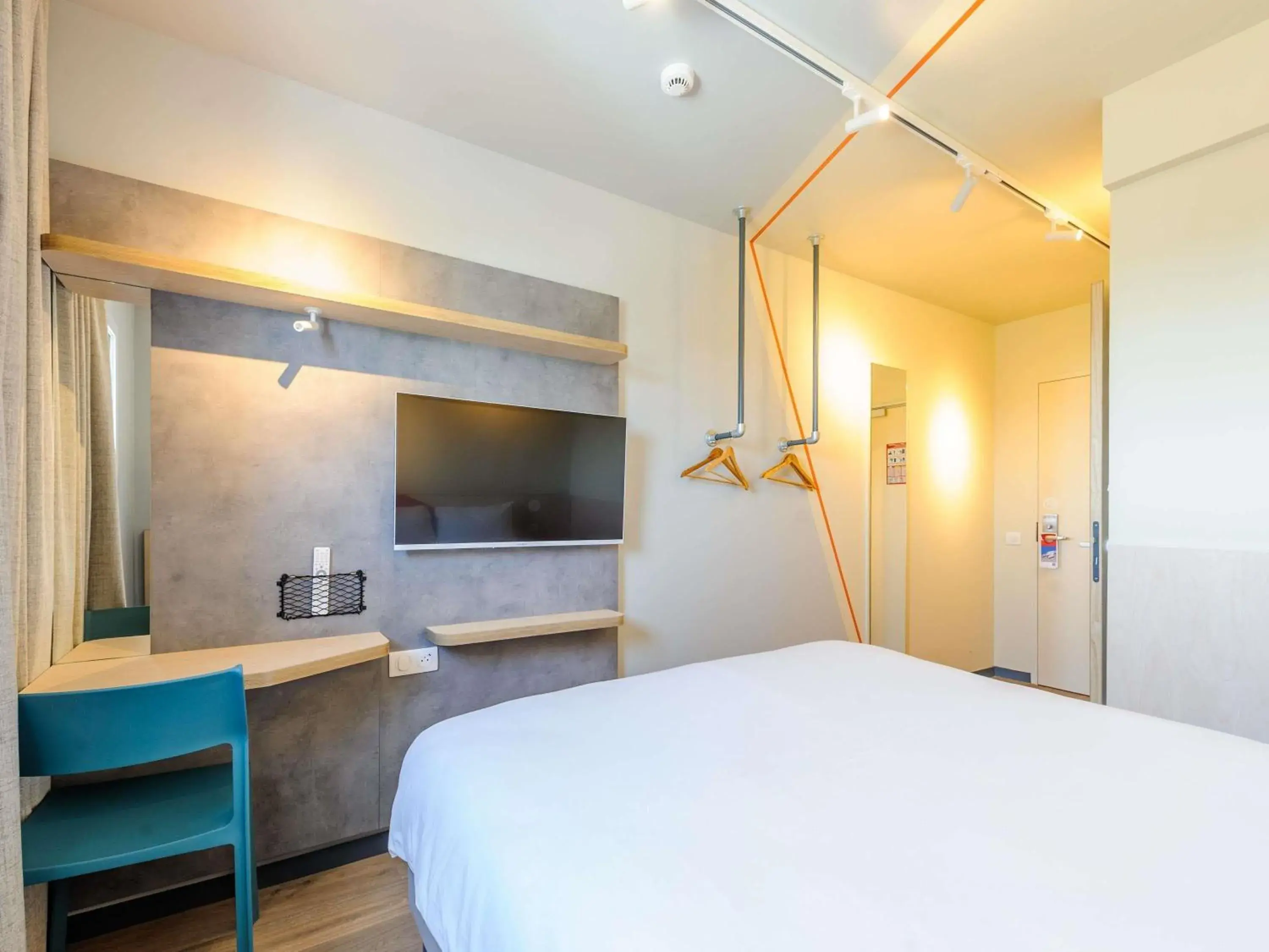 Property building, Bed in Ibis Budget La Rochelle Puilboreau Property building, Bed in Ibis Budget La Rochelle Puilboreau