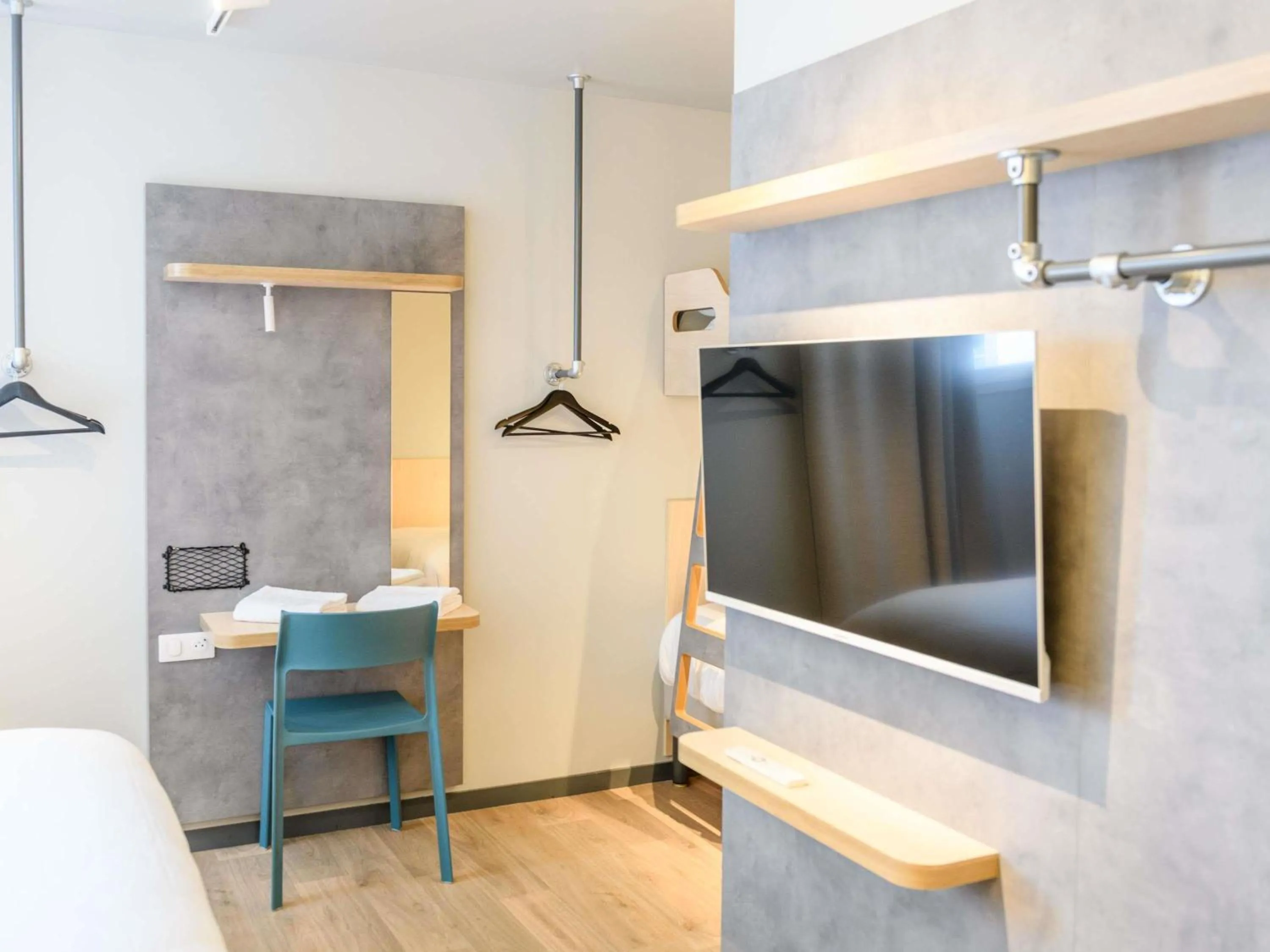 Bedroom in Ibis Budget La Rochelle Puilboreau