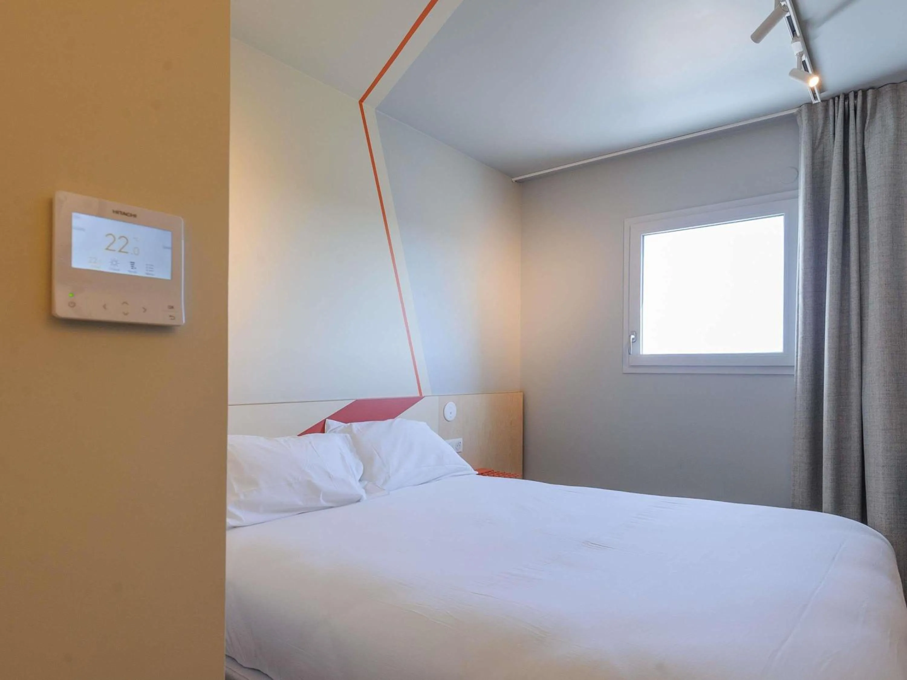Bedroom, Bed in Ibis Budget La Rochelle Puilboreau