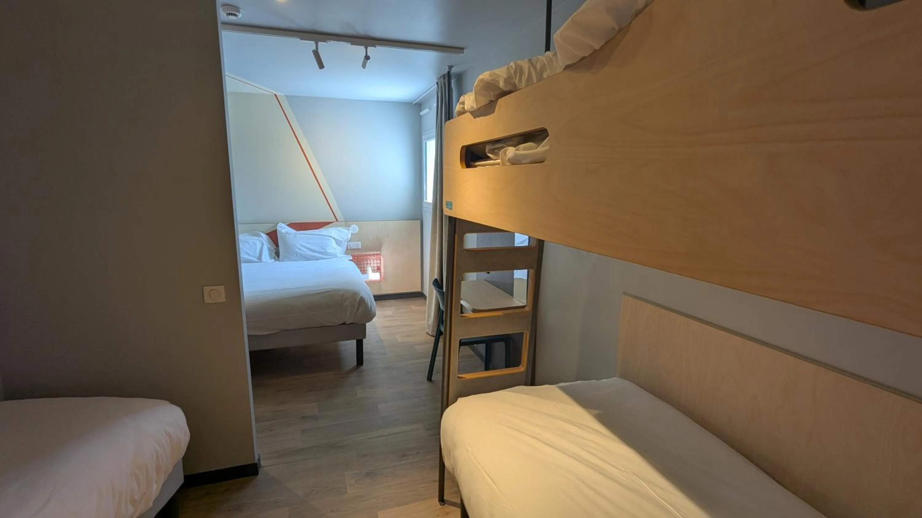 Bed in Ibis Budget La Rochelle Puilboreau