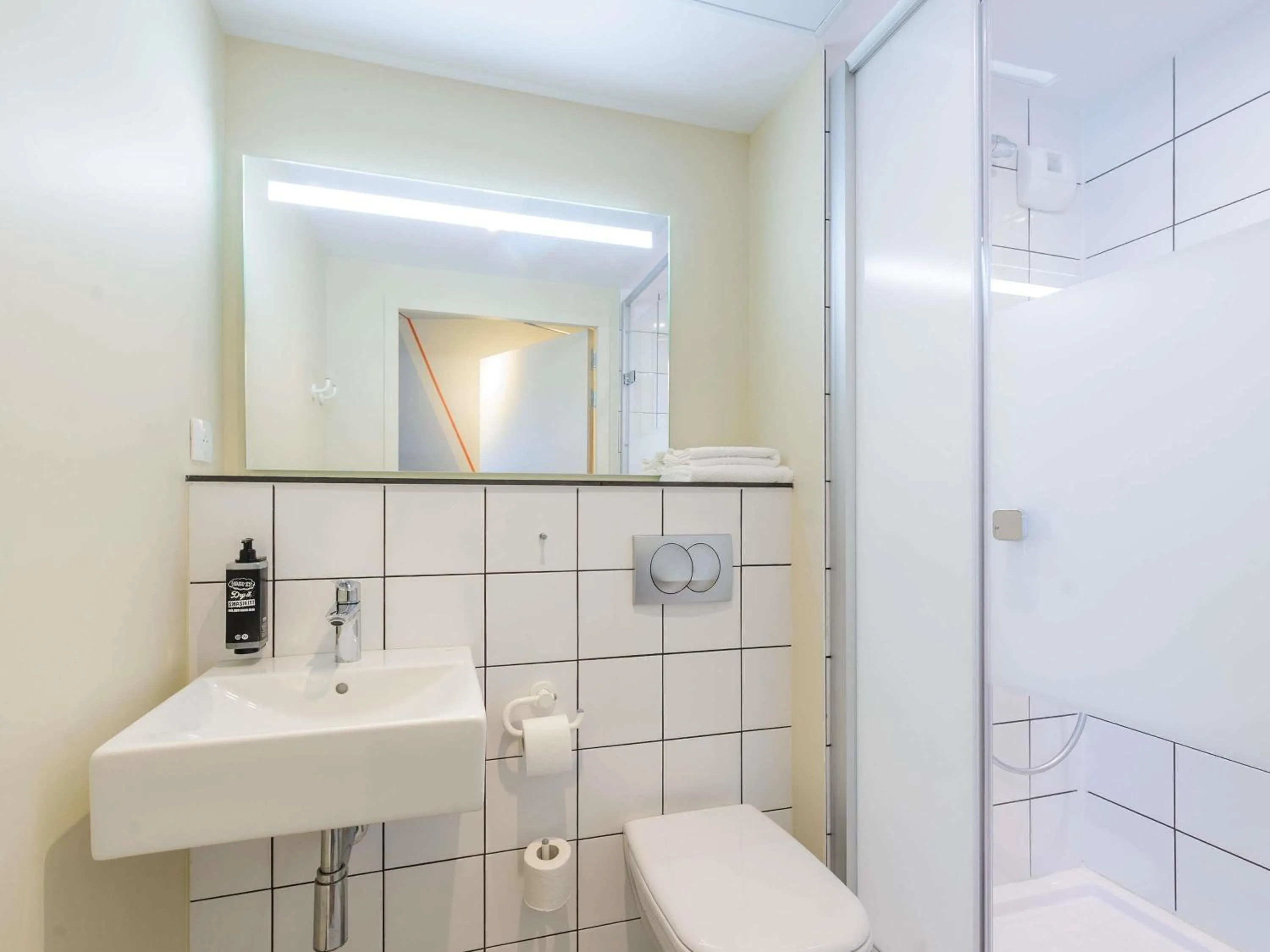 Bedroom in Ibis Budget La Rochelle Puilboreau