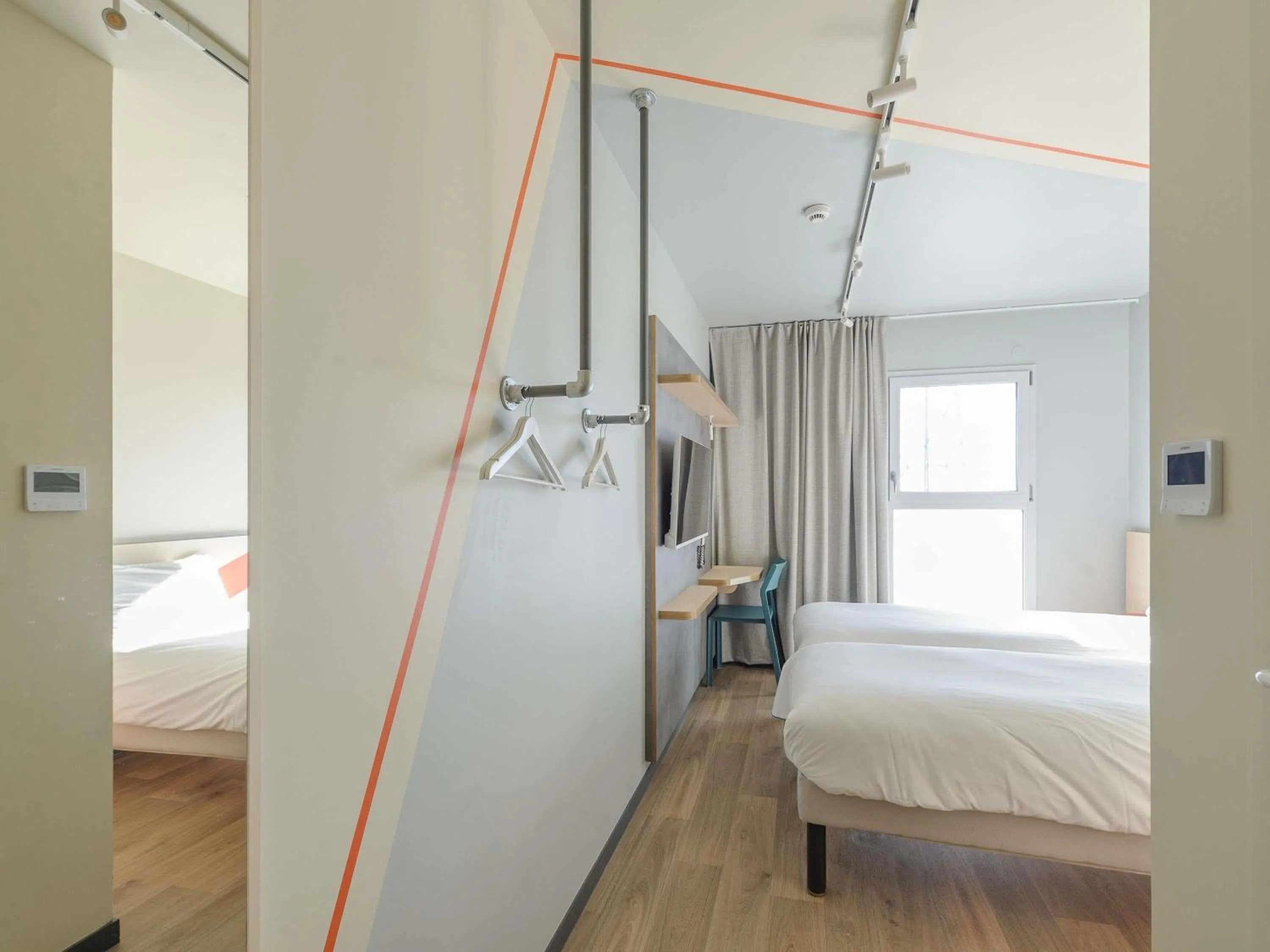 Bedroom, Bed in Ibis Budget La Rochelle Puilboreau