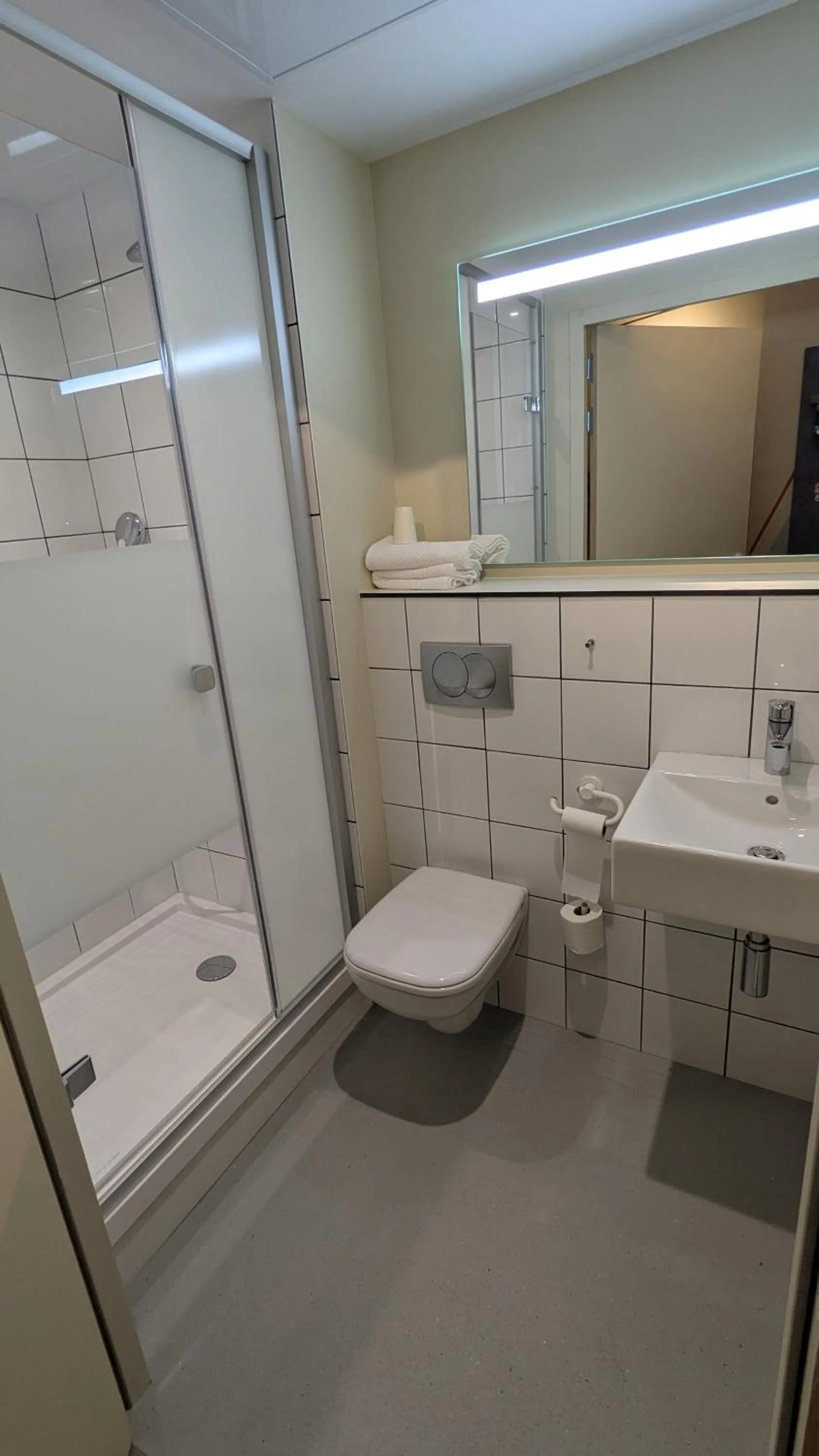 Shower in Ibis Budget La Rochelle Puilboreau