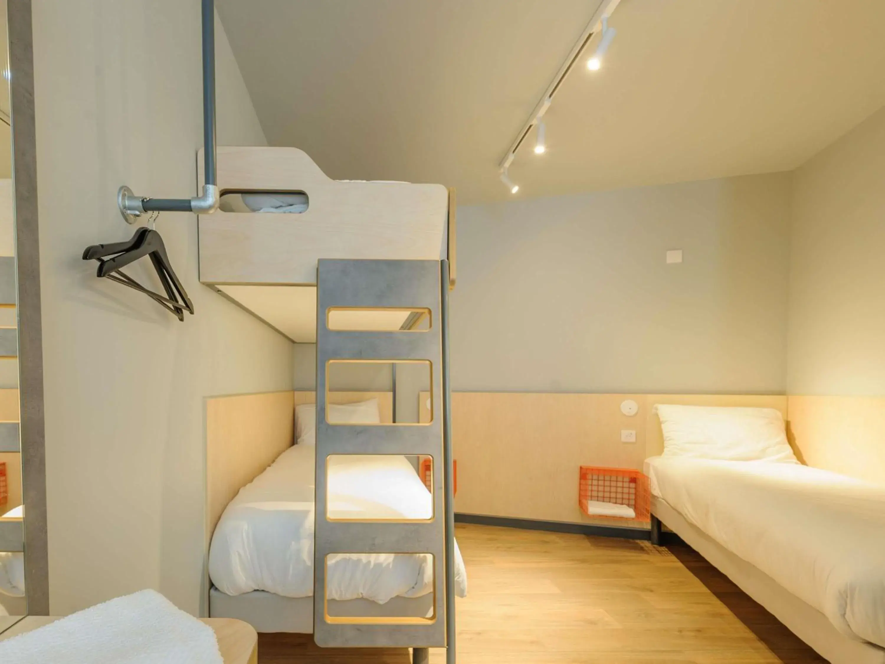 Family Room with One Double, Two Single and One Bunk Bed in Ibis Budget La Rochelle Puilboreau Family Room with One Double, Two Single and One Bunk Bed in Ibis Budget La Rochelle Puilboreau