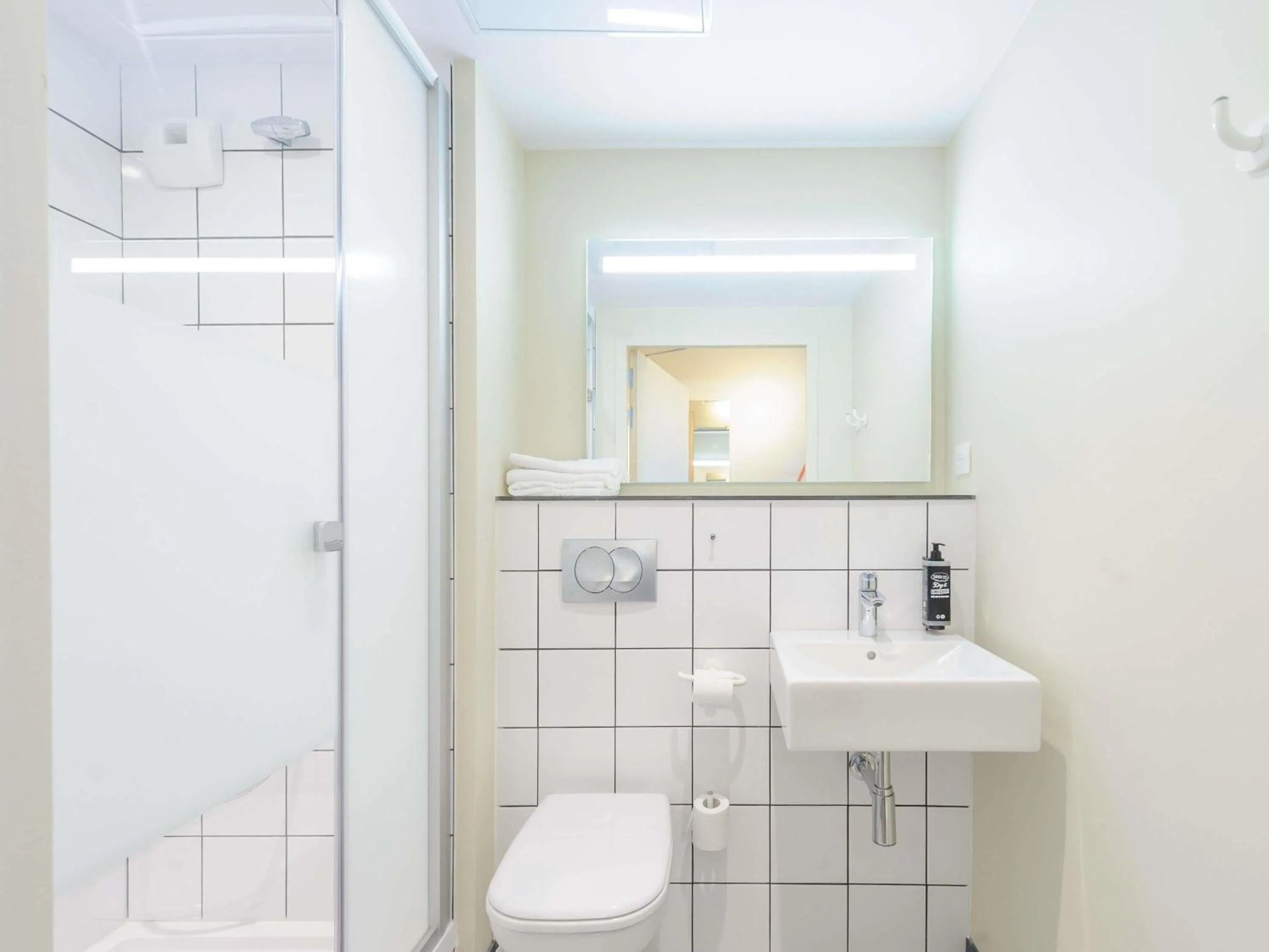 Bedroom in Ibis Budget La Rochelle Puilboreau