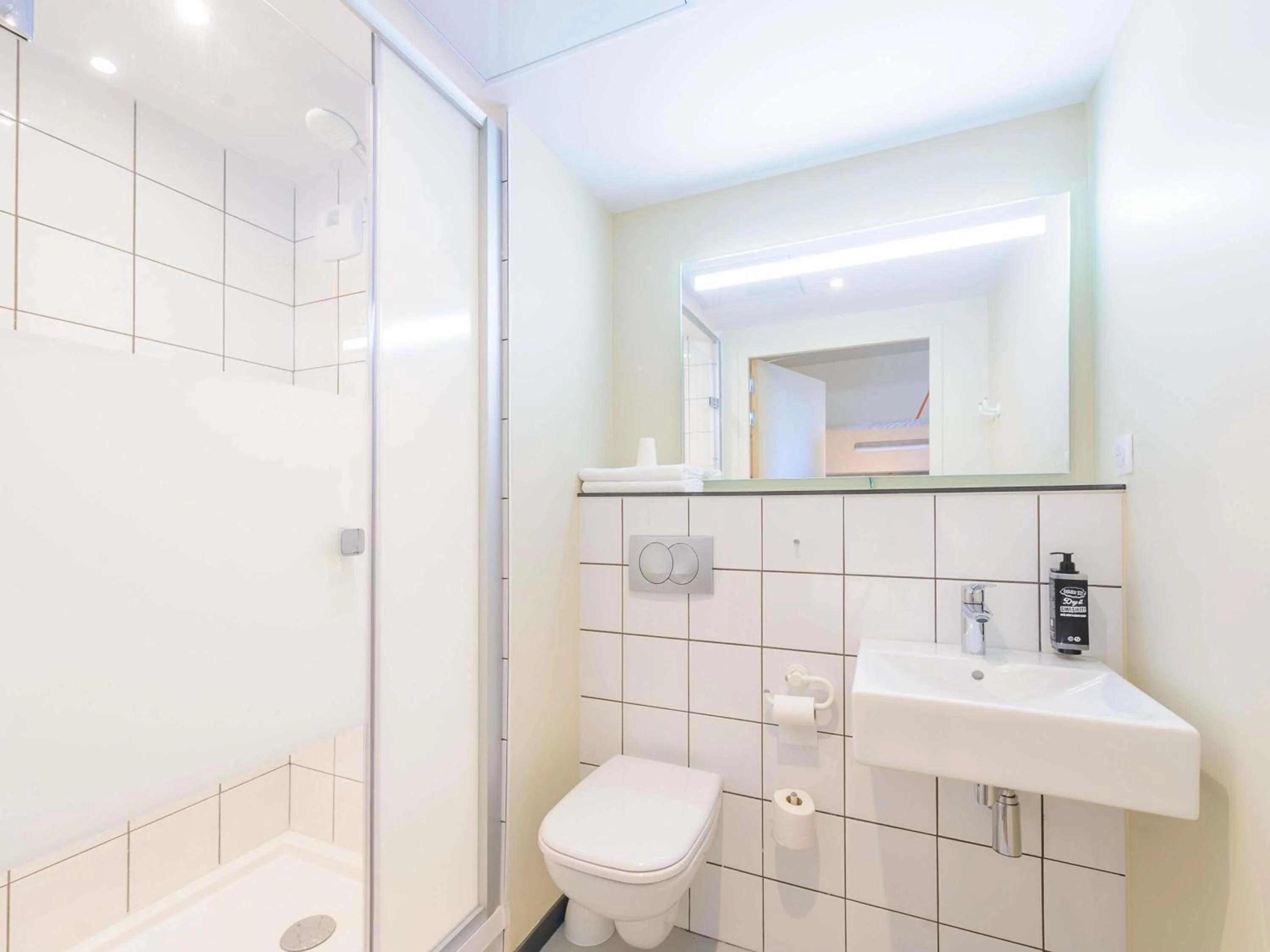 Bedroom in Ibis Budget La Rochelle Puilboreau