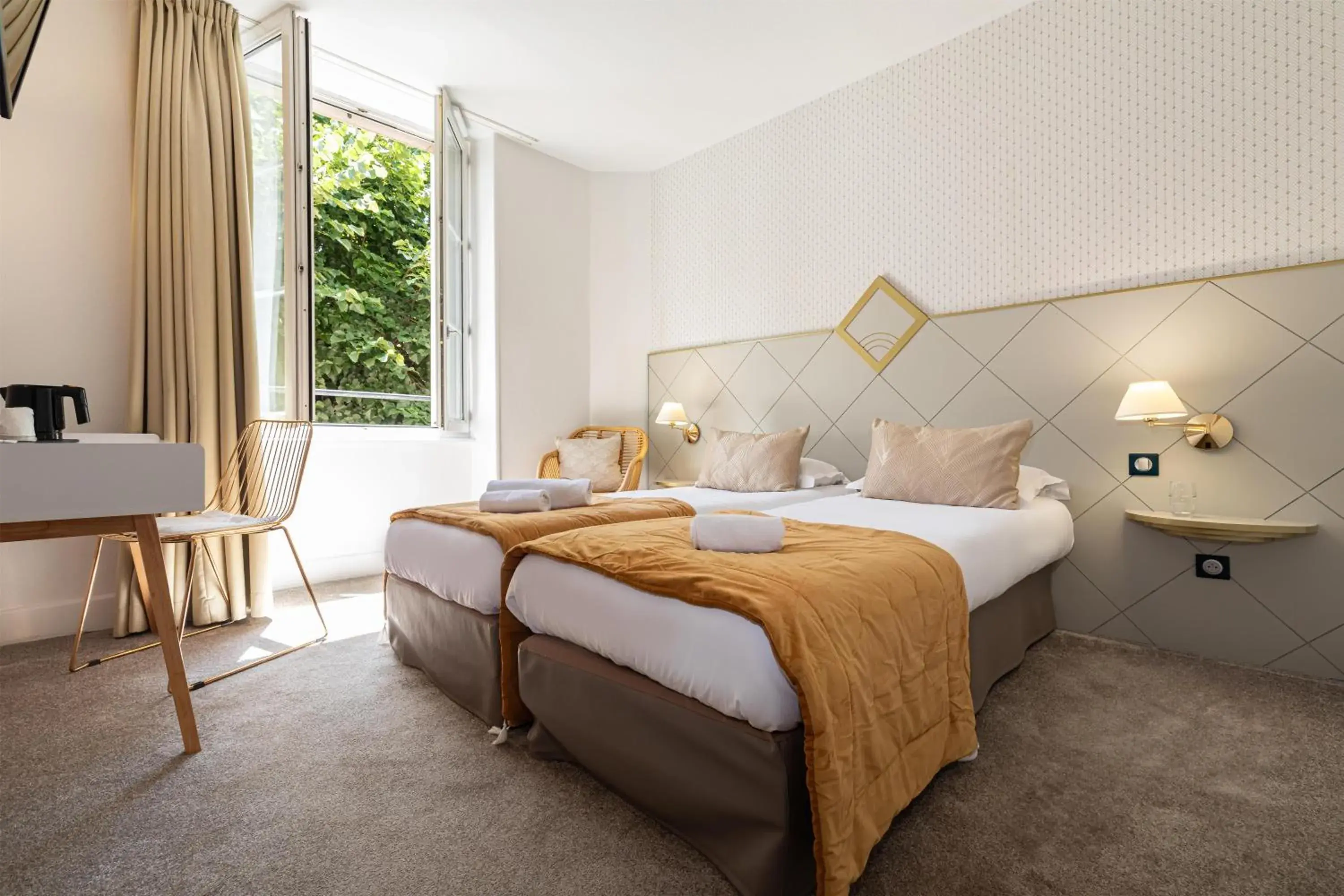 Bedroom, Bed in Best Western Le Bristol Bedroom, Bed in Best Western Le Bristol