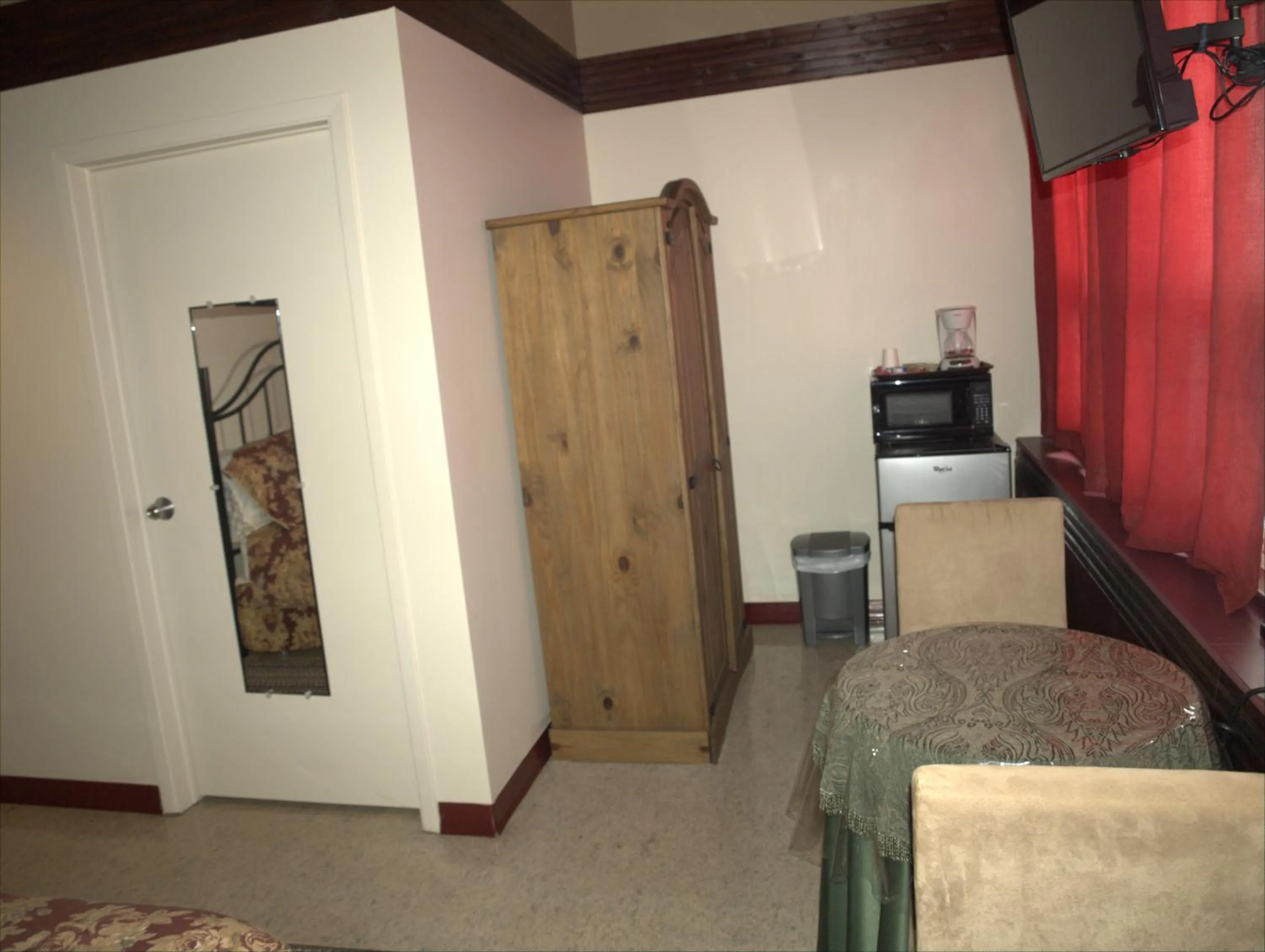 Photo of the whole room, Bed in Auberge Internationale La Vieille École