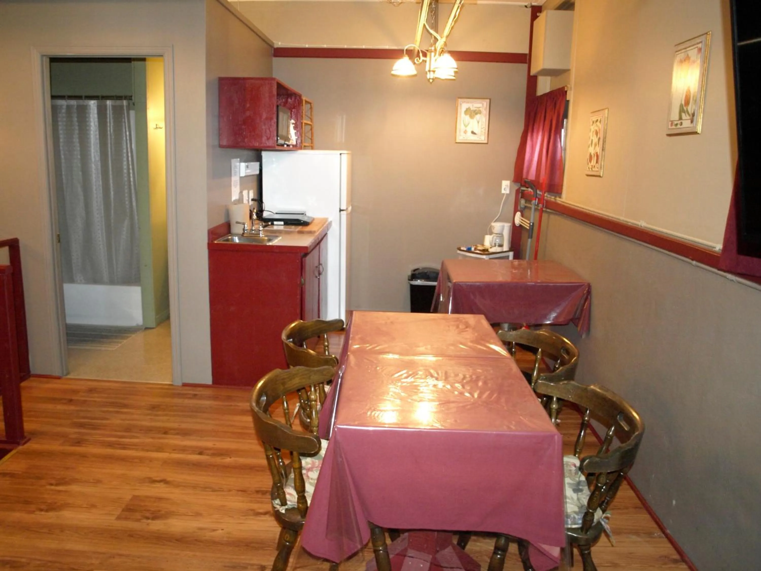 Kitchen or kitchenette in Auberge Internationale La Vieille École