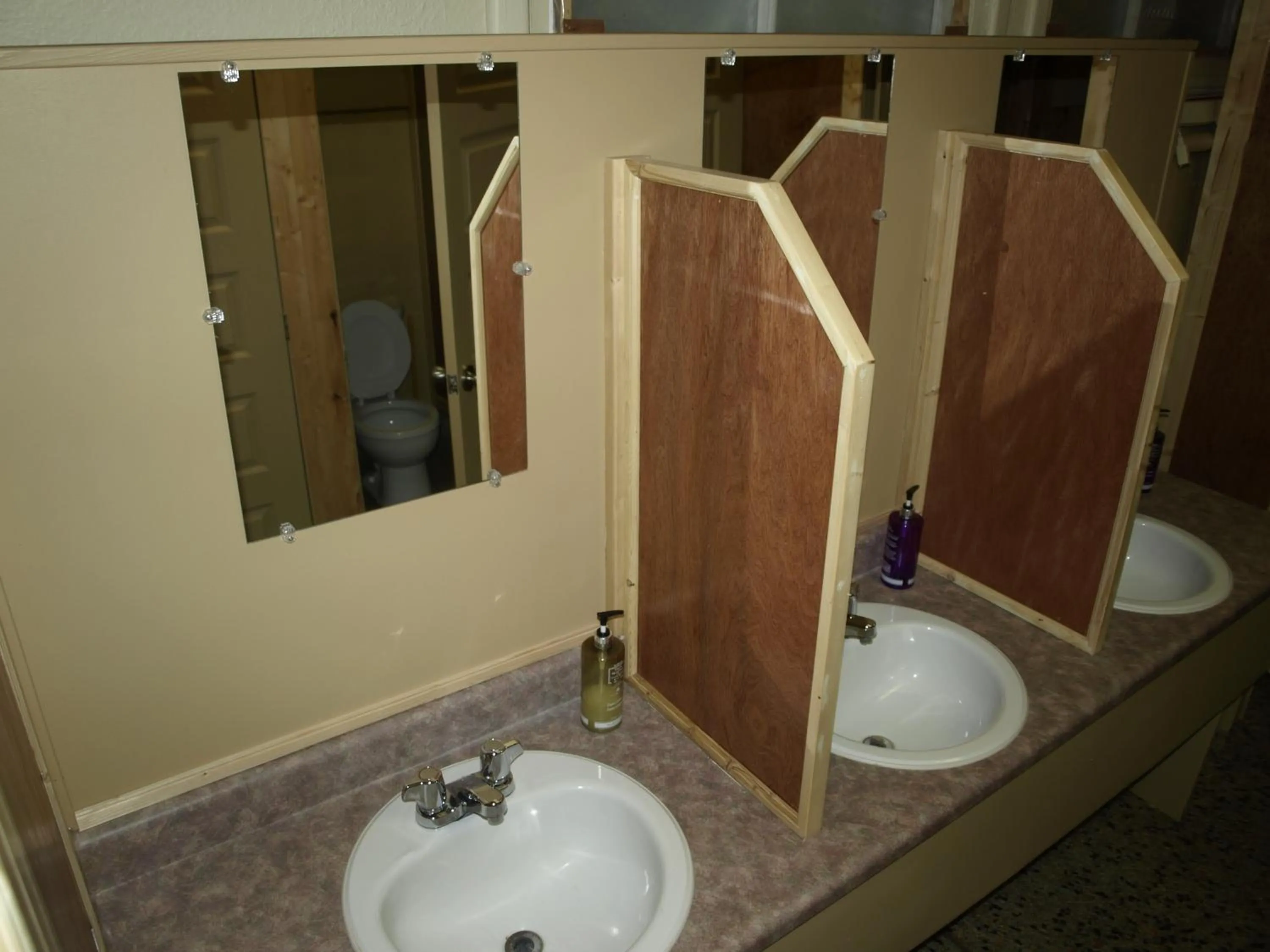 Bathroom in Auberge Internationale La Vieille École