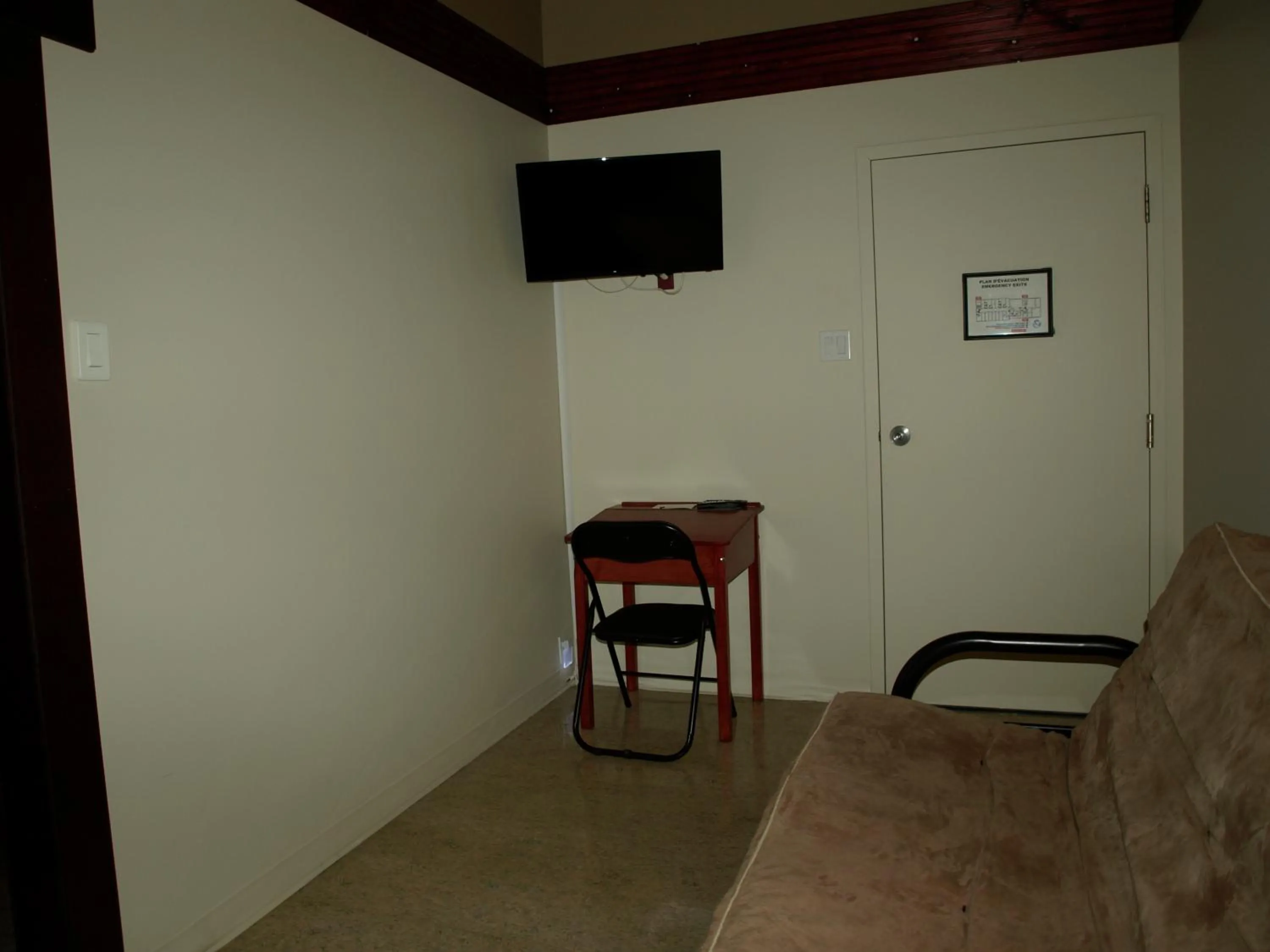 TV and multimedia in Auberge Internationale La Vieille École