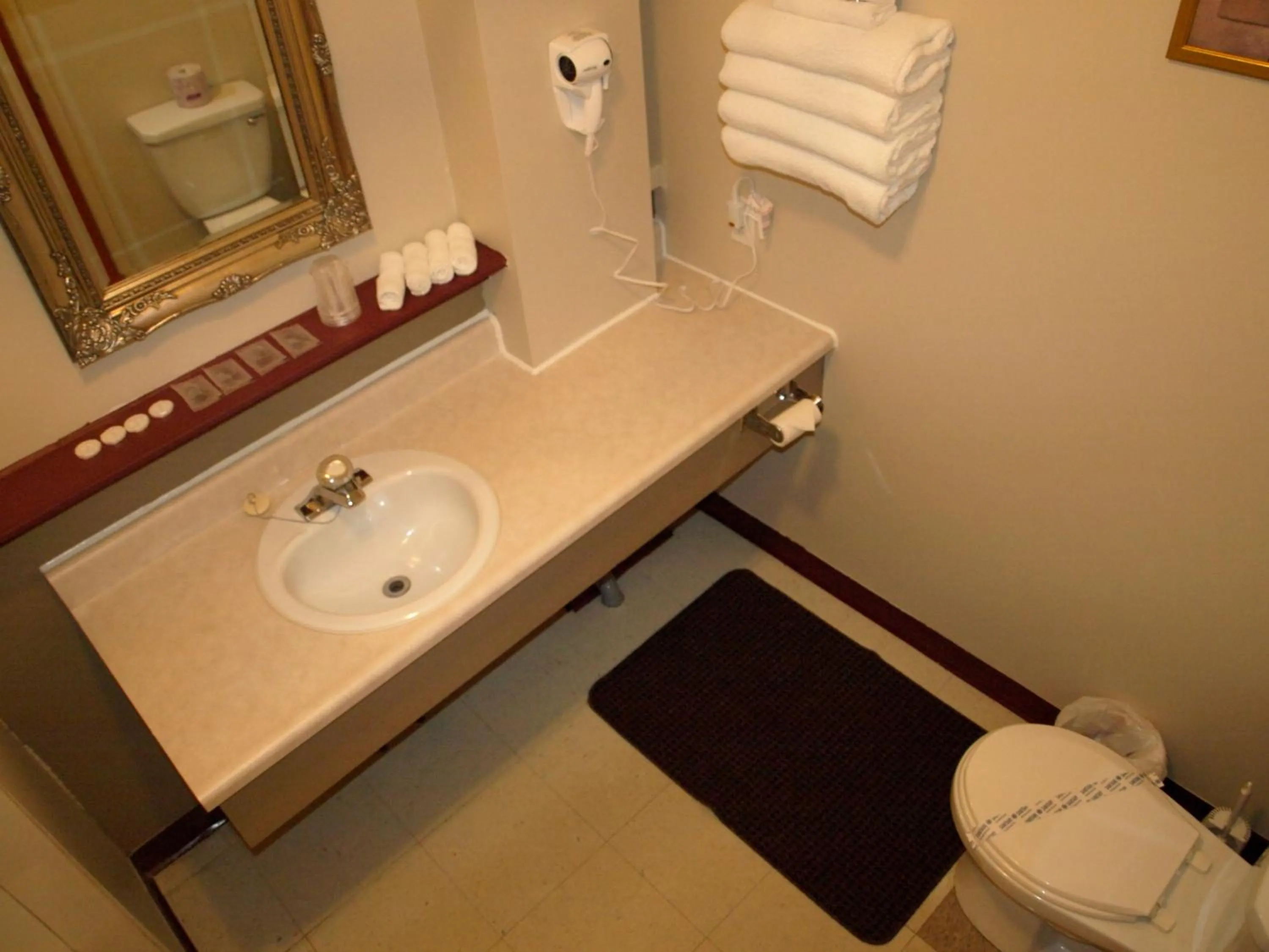 Bathroom in Auberge Internationale La Vieille École