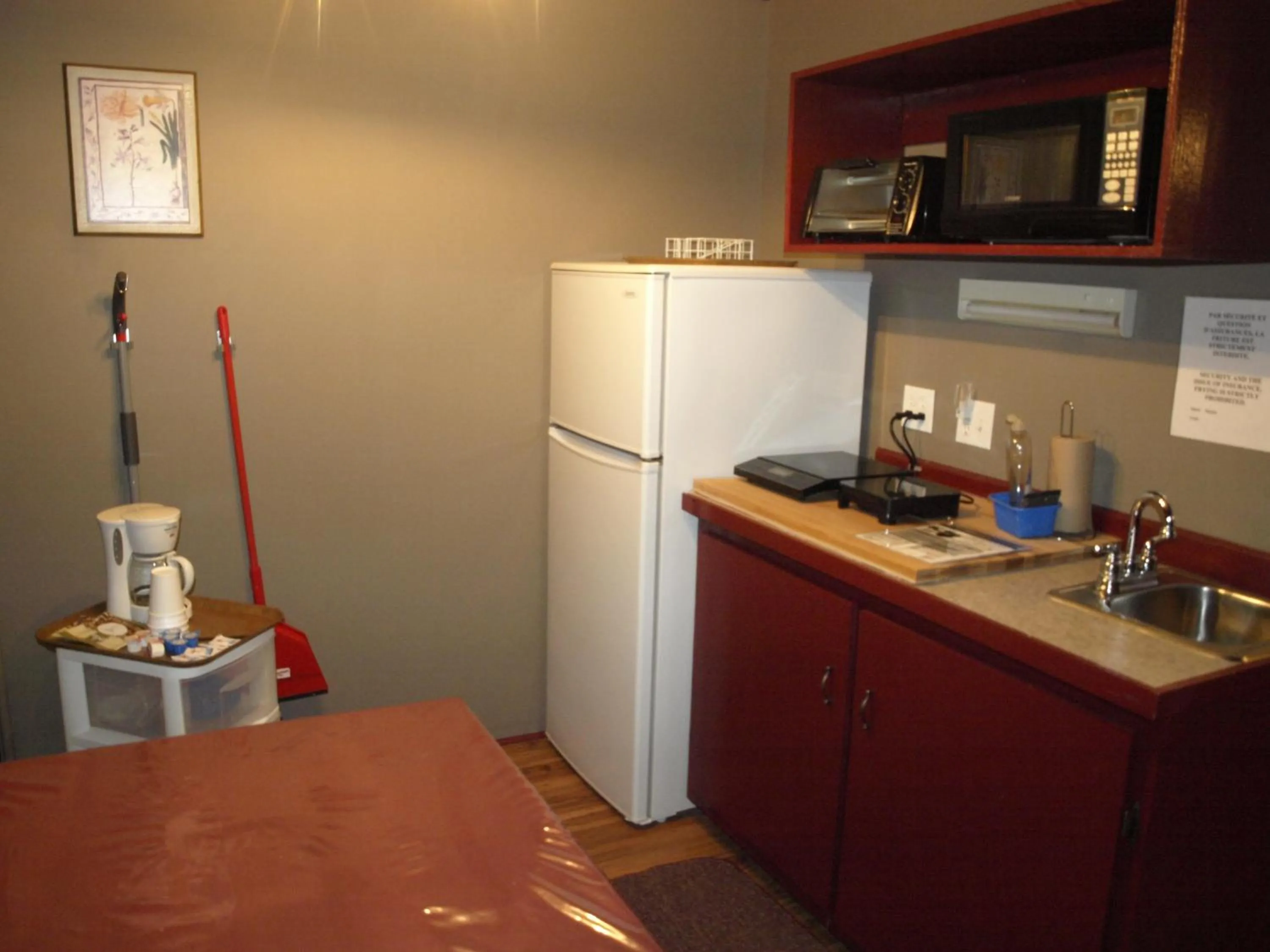 Coffee/tea facilities in Auberge Internationale La Vieille École