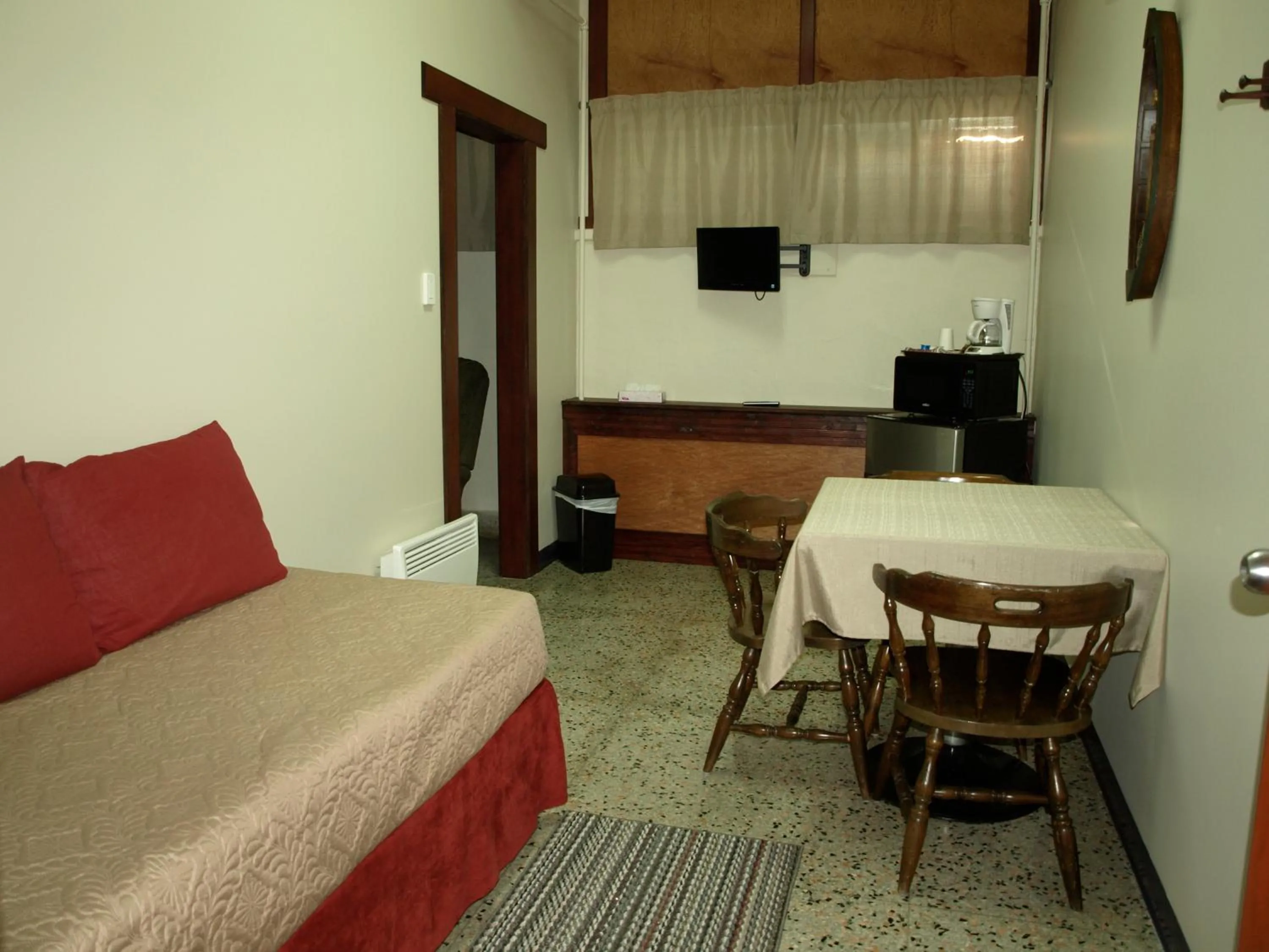 TV and multimedia, Bed in Auberge Internationale La Vieille École