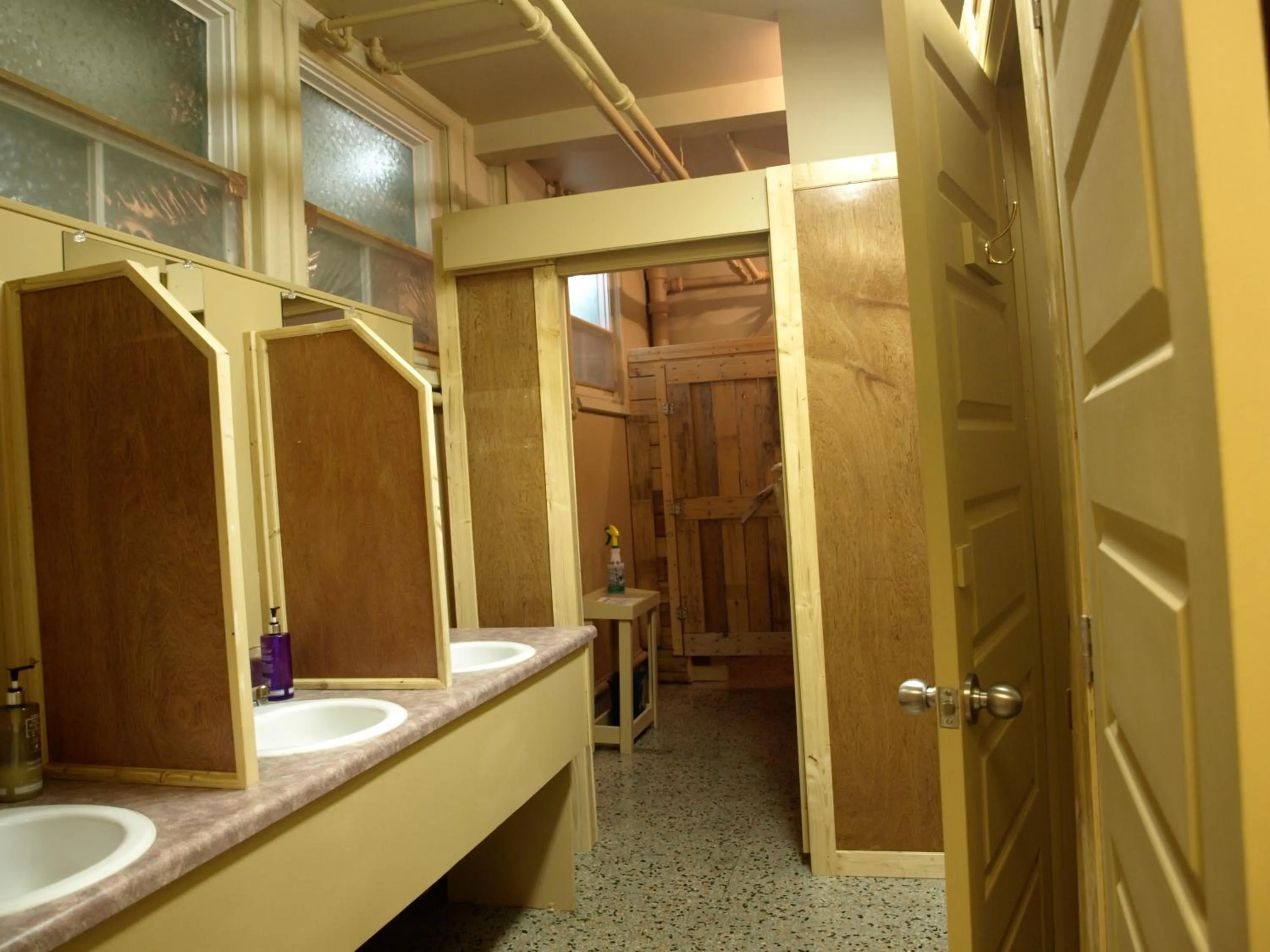Bathroom in Auberge Internationale La Vieille École