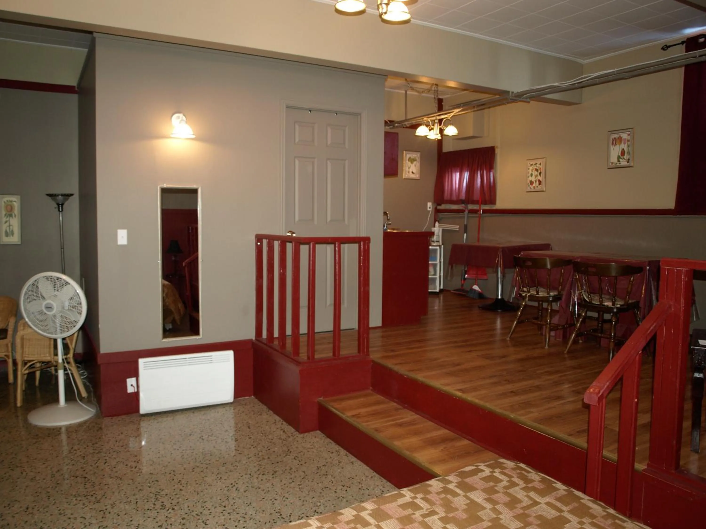 Kitchen or kitchenette in Auberge Internationale La Vieille École