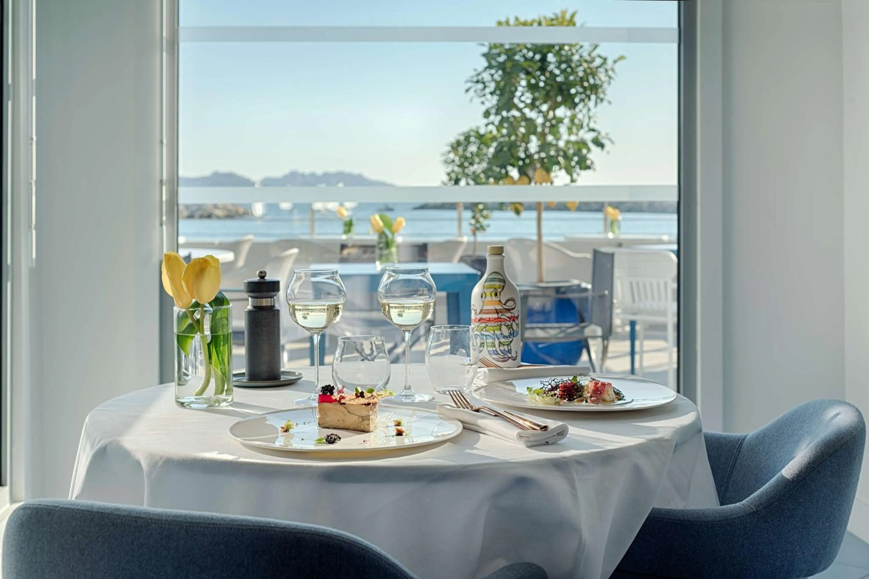 Restaurant/places to eat in nhow Marseille