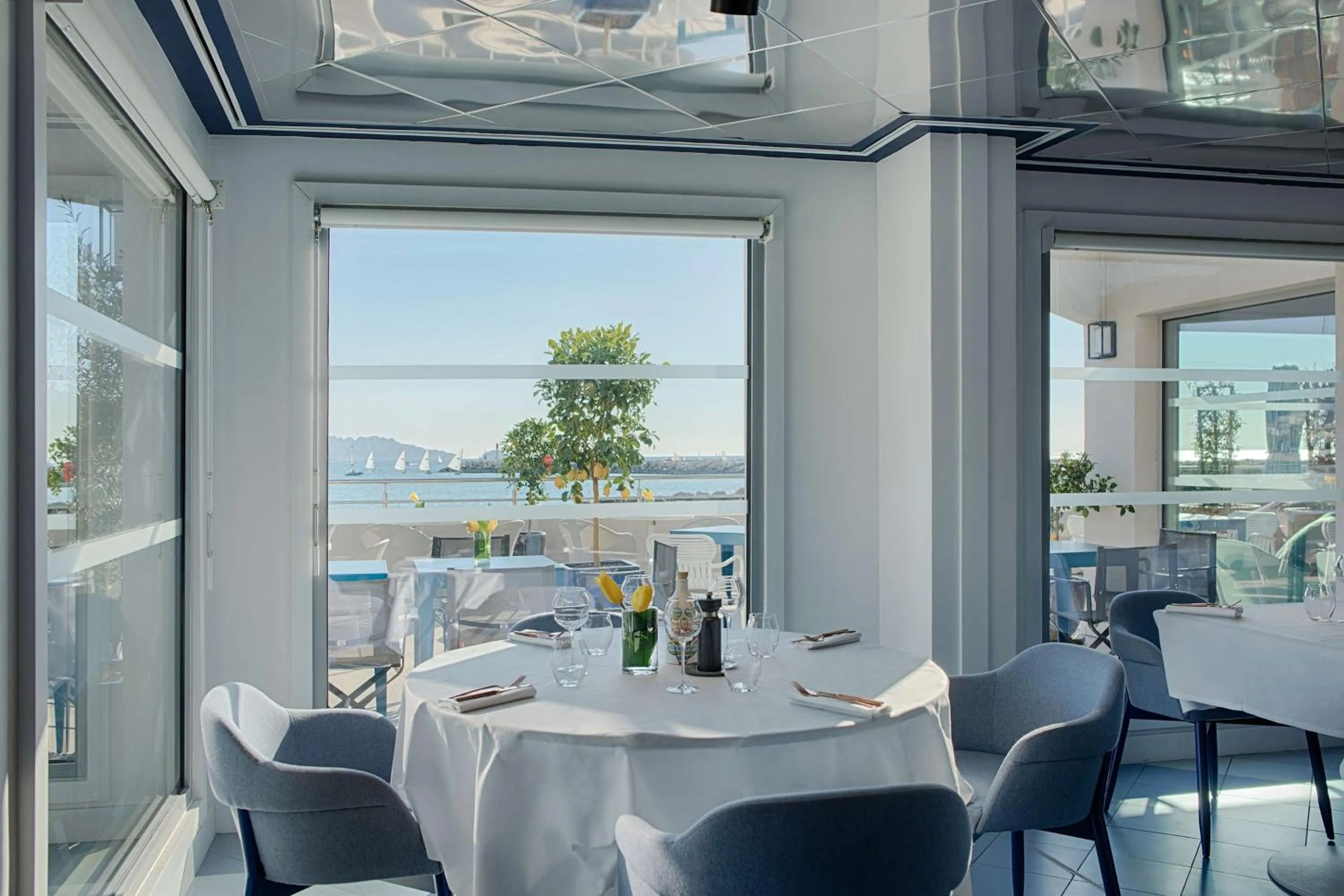 Restaurant/places to eat in nhow Marseille