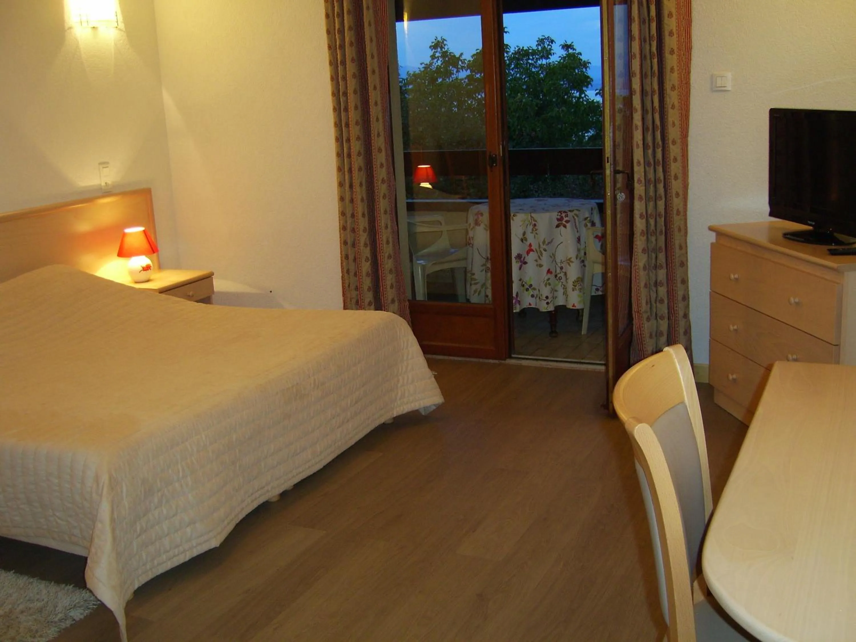 Photo of the whole room, Bed in Hôtel Les Pavillons du Golf