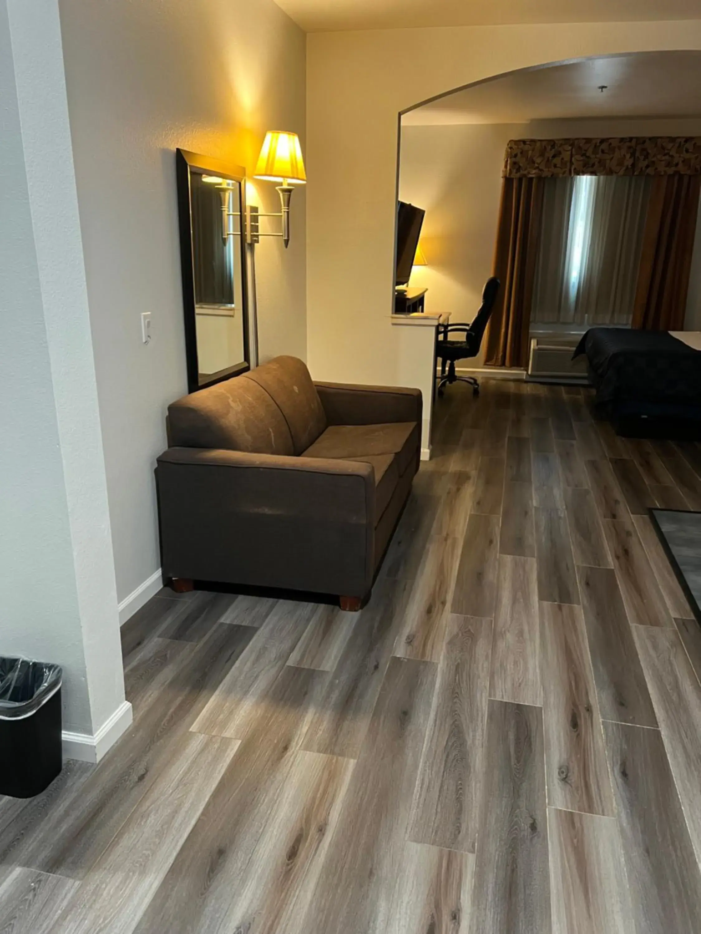 Deluxe King Suite - single occupancy in The Regal Hotel Deluxe King Suite - single occupancy in The Regal Hotel