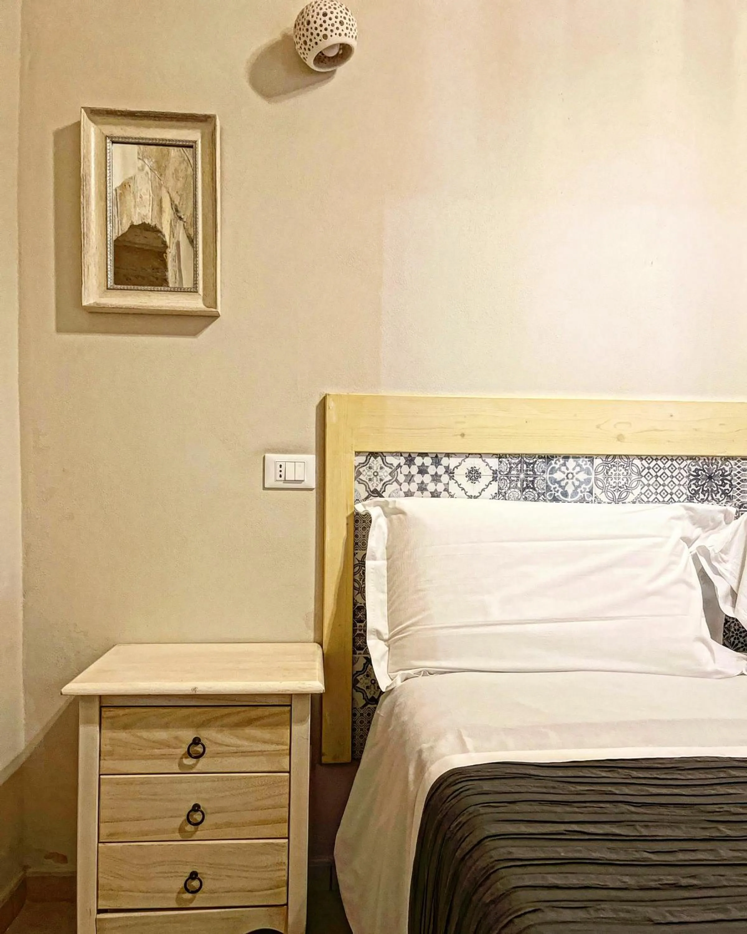 Bedroom, Bed in Donna Nina