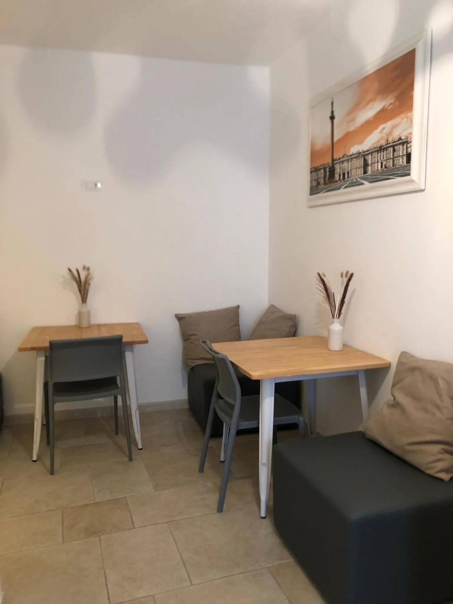 Seating area in Donna Nina