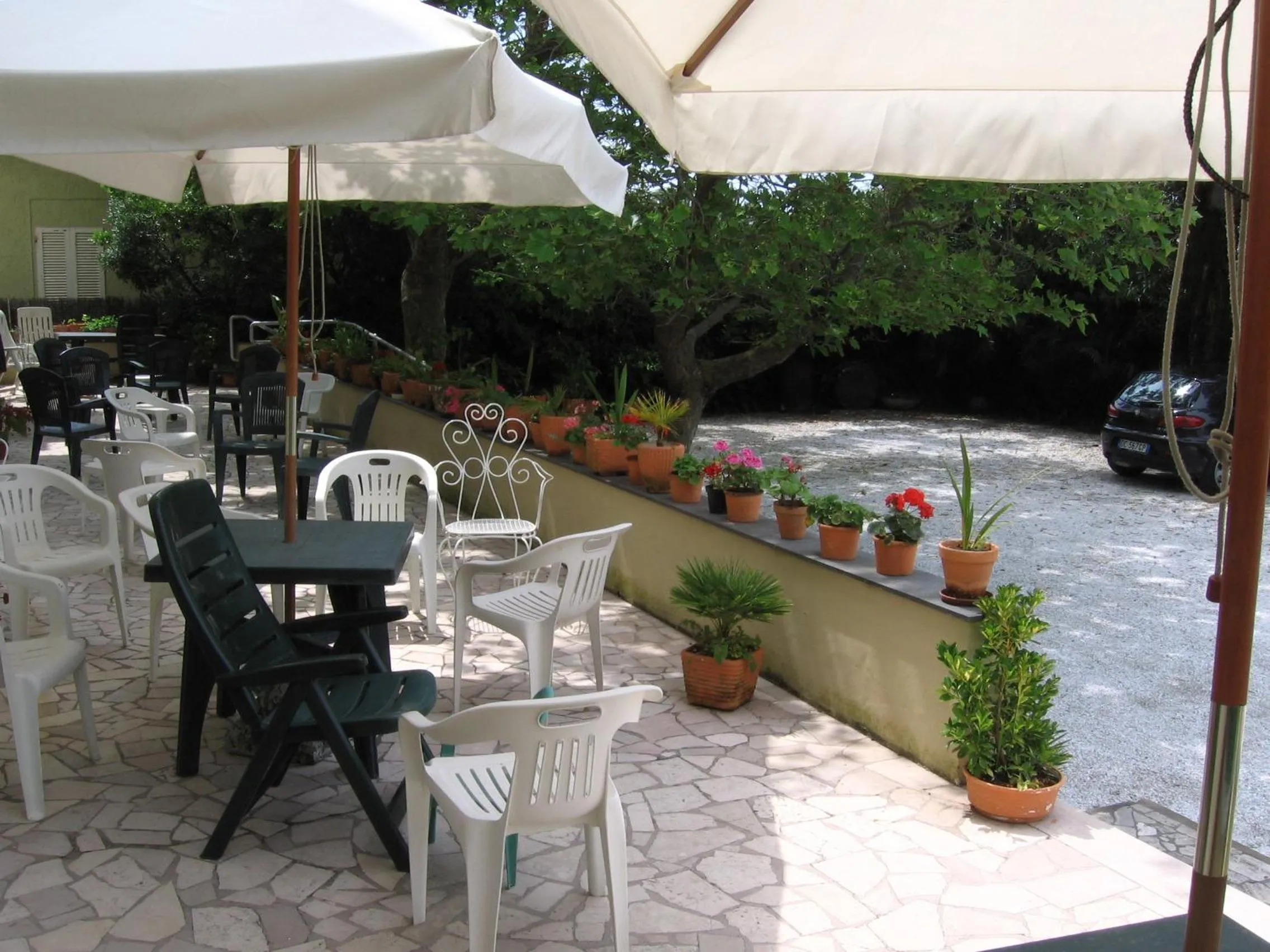 Garden view in Hotel Naviglio