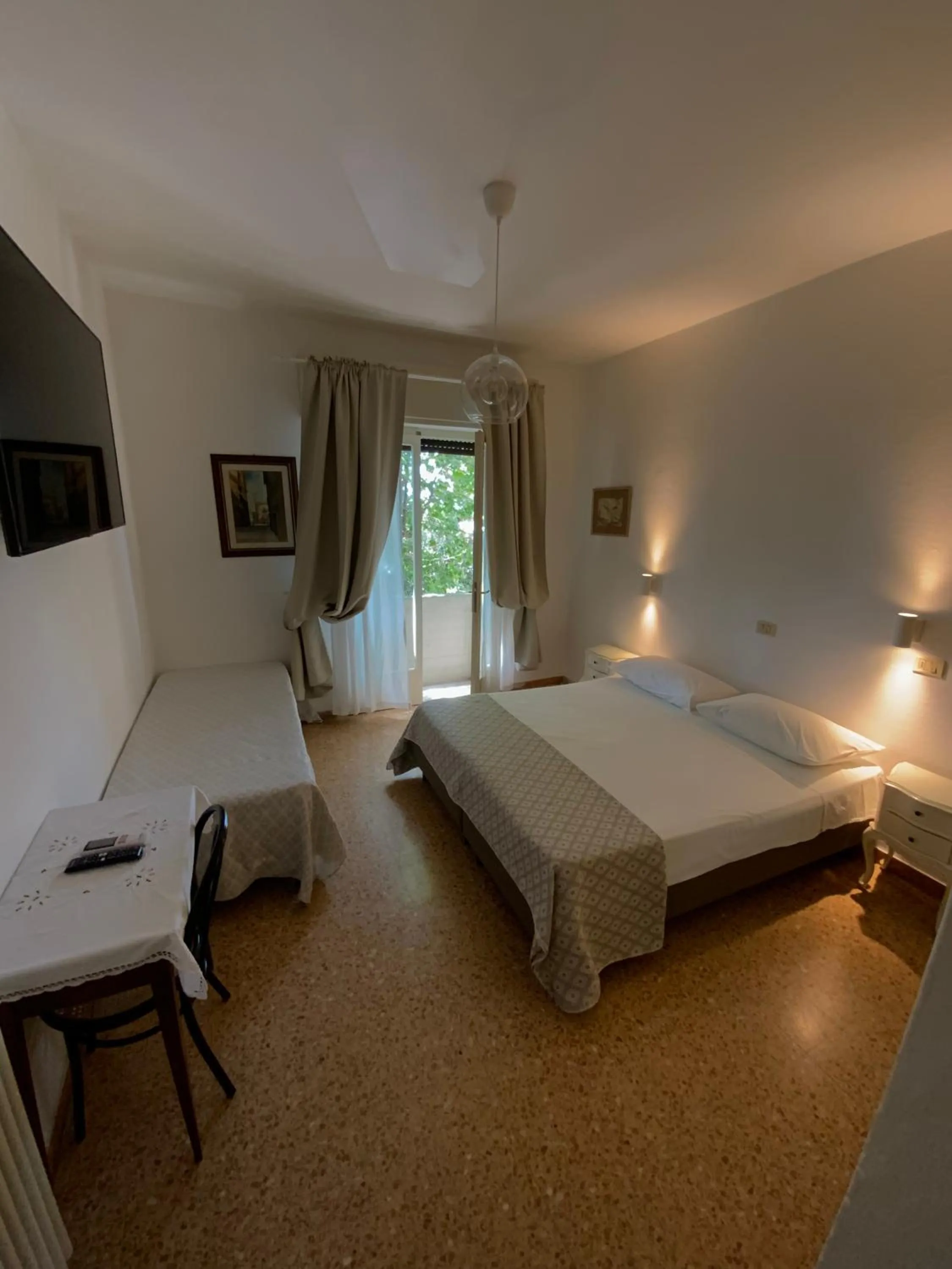Bed in Hotel Naviglio