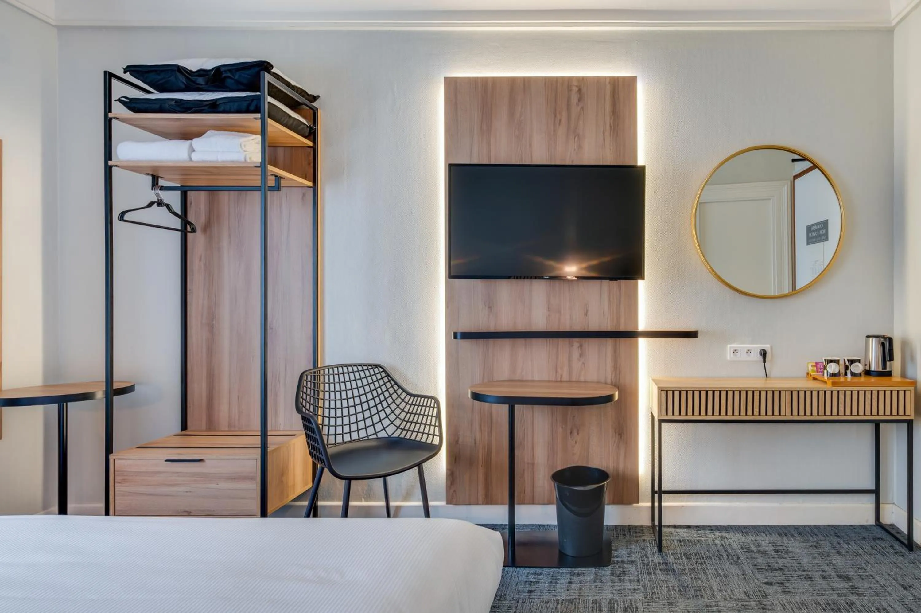 Bedroom, Bed in Brit Hôtel Confort Cléria Lorient Centre